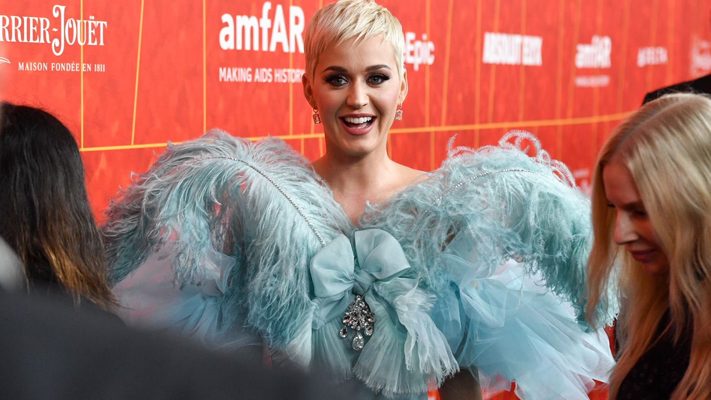 Katy Perry | &#x394;&#x3B9;&#x3B1;&#x3C4;&#x3B7;&#x3C1;&#x3B5;&#x3AF; &#x3C3;&#x3B5; &#x3B1;&#x3C0;&#x3BF;&#x3B8;&#x3AE;&#x3BA;&#x3B7; &#x3BC;&#x3B5; &#x3B5;&#x3B9;&#x3B4;&#x3B9;&#x3BA;&#x3AE; &#x3B8;&#x3B5;&#x3C1;&#x3BC;&#x3BF;&#x3BA;&#x3C1;&#x3B1;&#x3C3;&#x3AF;&#x3B1; &#x3CC;&#x3BB;&#x3B1; &#x3C4;&#x3B1; &#x3C1;&#x3BF;&#x3CD;&#x3C7;&#x3B1; &#x3C4;&#x3B7;&#x3C2; &#x3CE;&#x3C3;&#x3C4;&#x3B5; &#x3BD;&#x3B1; &#x3C4;&#x3B1; &#x3BA;&#x3BB;&#x3B7;&#x3C1;&#x3BF;&#x3BD;&#x3BF;&#x3BC;&#x3AE;&#x3C3;&#x3B5;&#x3B9; &#x3B7; &#x3BA;&#x3CC;&#x3C1;&#x3B7; &#x3C4;&#x3B7;&#x3C2;