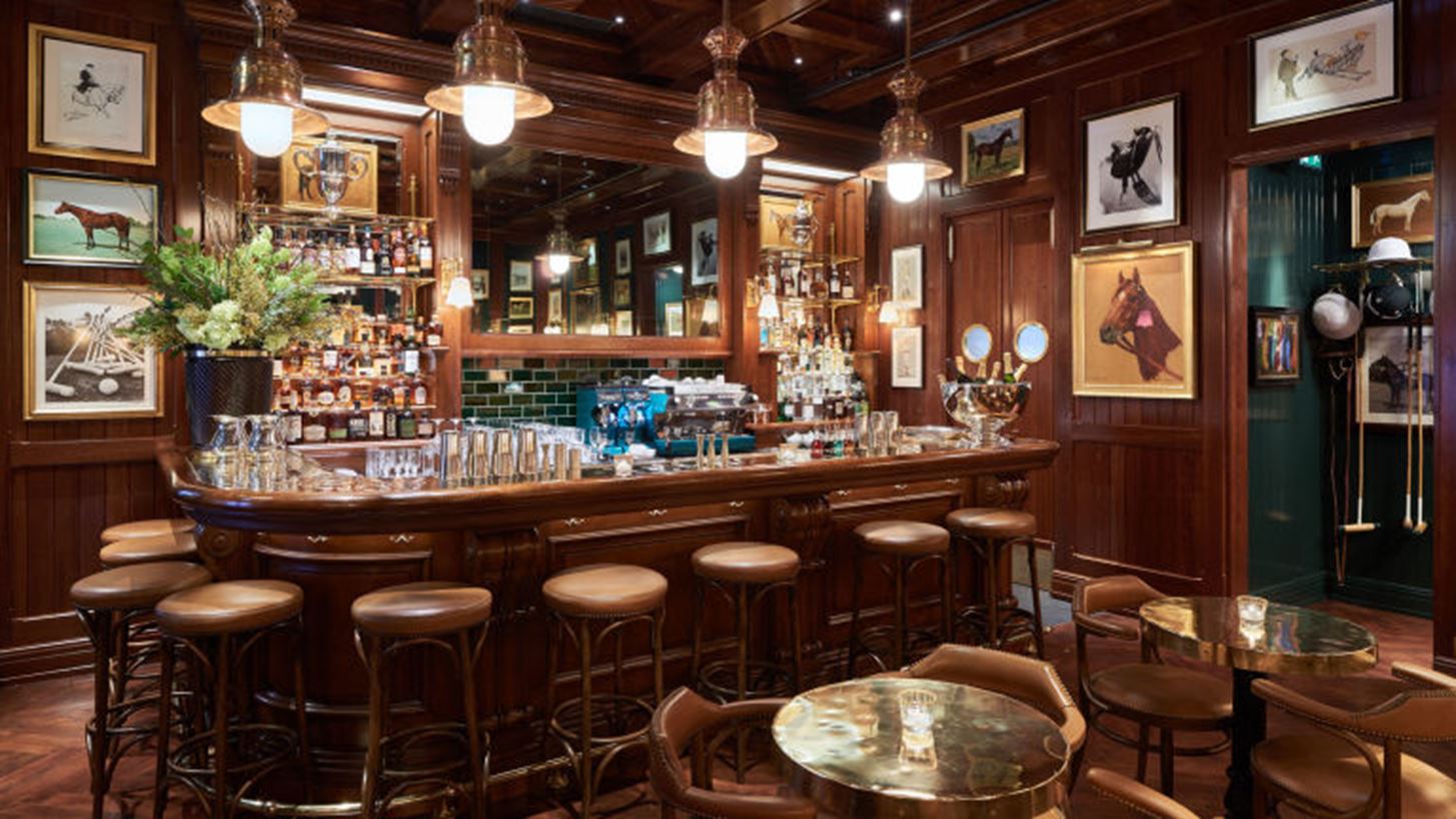 &#x39F; Ralph Lauren &#x3AC;&#x3BD;&#x3BF;&#x3B9;&#x3BE;&#x3B5; &#x3C4;&#x3BF; &#x3C0;&#x3B9;&#x3BF; stylish coffee shop &#x2013; cocktail bar &#x3C3;&#x3C4;&#x3BF; &#x39B;&#x3BF;&#x3BD;&#x3B4;&#x3AF;&#x3BD;&#x3BF;