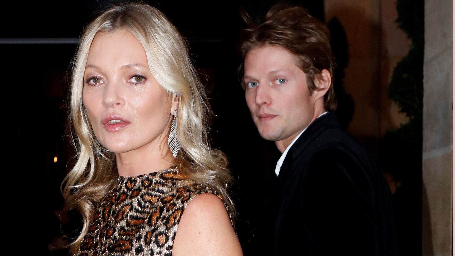 Η Kate Moss με λεοπάρ look στο Παρίσι