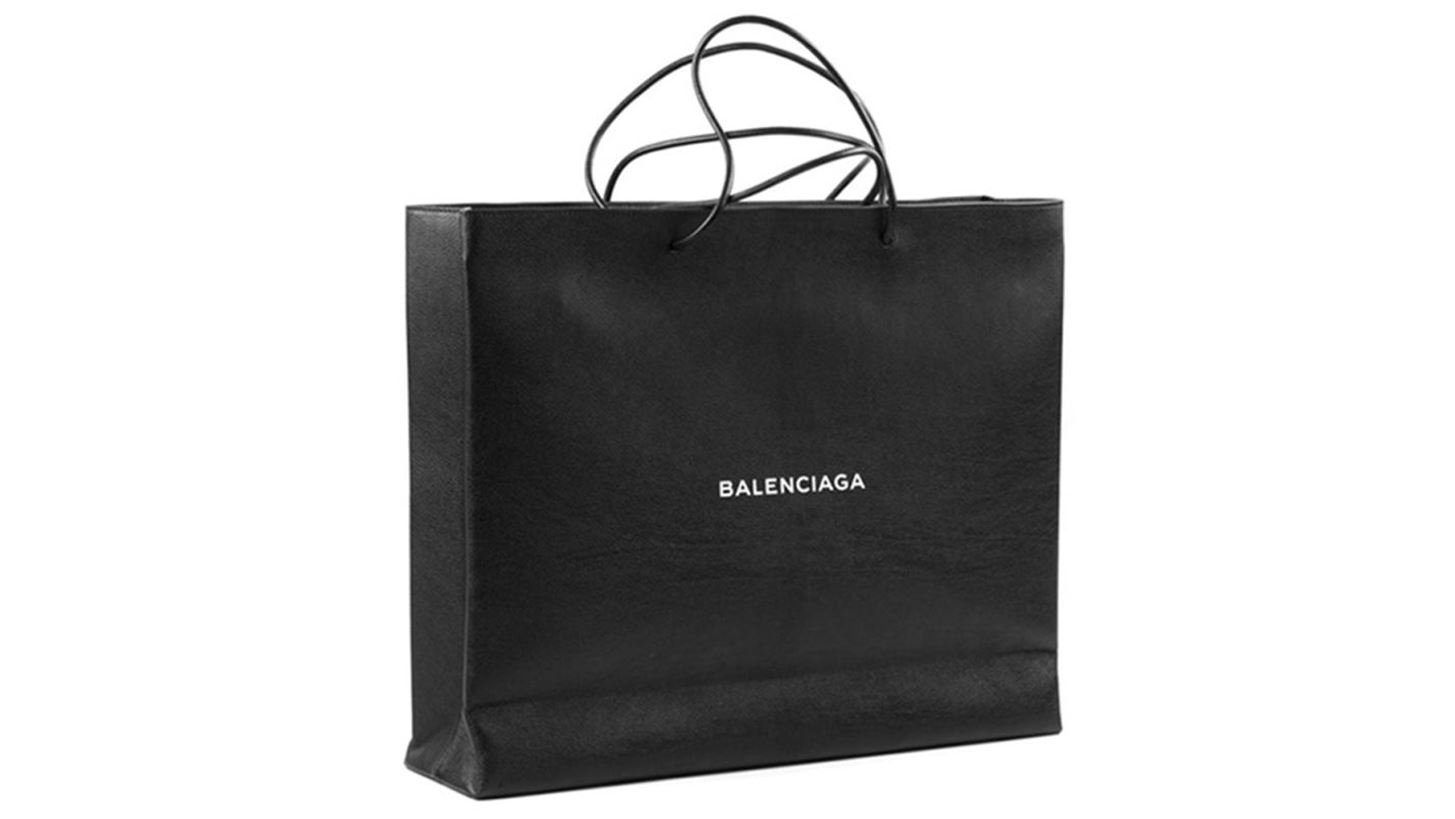 &#x39F; &#x3BF;&#x3AF;&#x3BA;&#x3BF;&#x3C2; Balenciaga &#x3BA;&#x3C5;&#x3BA;&#x3BB;&#x3BF;&#x3C6;&#x3CC;&#x3C1;&#x3B7;&#x3C3;&#x3B5; &#x3B1;&#x3BA;&#x3CC;&#x3BC;&#x3B1; &#x3BC;&#x3B9;&#x3B1; &#x3B1;&#x3BC;&#x3C6;&#x3B9;&#x3BB;&#x3B5;&#x3B3;&#x3CC;&#x3BC;&#x3B5;&#x3BD;&#x3B7; shopper