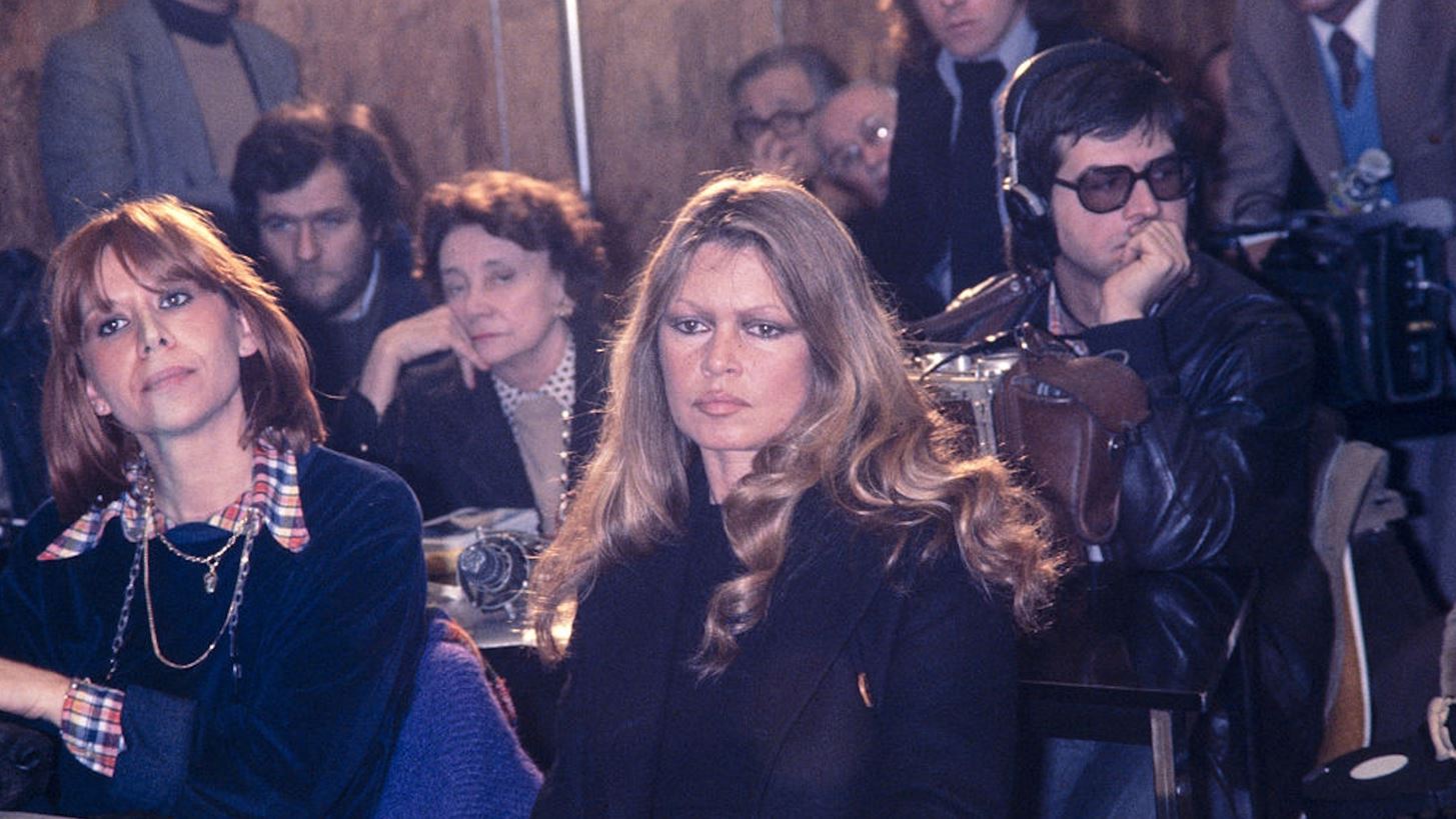 &quot;&#x398;&#x3AD;&#x3BB;&#x3B5;&#x3B9; &#x3B7;&#x3C1;&#x3B5;&#x3BC;&#x3AF;&#x3B1; &#x3BA;&#x3B1;&#x3B9; &#x3B3;&#x3B1;&#x3BB;&#x3AE;&#x3BD;&#x3B7;&quot;: &#x3A3;&#x3C4;&#x3B5;&#x3BD;&#x3CC;&#x3C2; &#x3C6;&#x3AF;&#x3BB;&#x3BF;&#x3C2; &#x3C4;&#x3B7;&#x3C2; Brigitte Bardot &#x3C3;&#x3C0;&#x3AC;&#x3B5;&#x3B9; &#x3C4;&#x3B7; &#x3C3;&#x3B9;&#x3C9;&#x3C0;&#x3AE; &#x3C4;&#x3BF;&#x3C5; &#x3B3;&#x3B9;&#x3B1; &#x3C4;&#x3B7;&#x3BD; &#x3C5;&#x3B3;&#x3B5;&#x3AF;&#x3B1; &#x3C4;&#x3B7;&#x3C2;