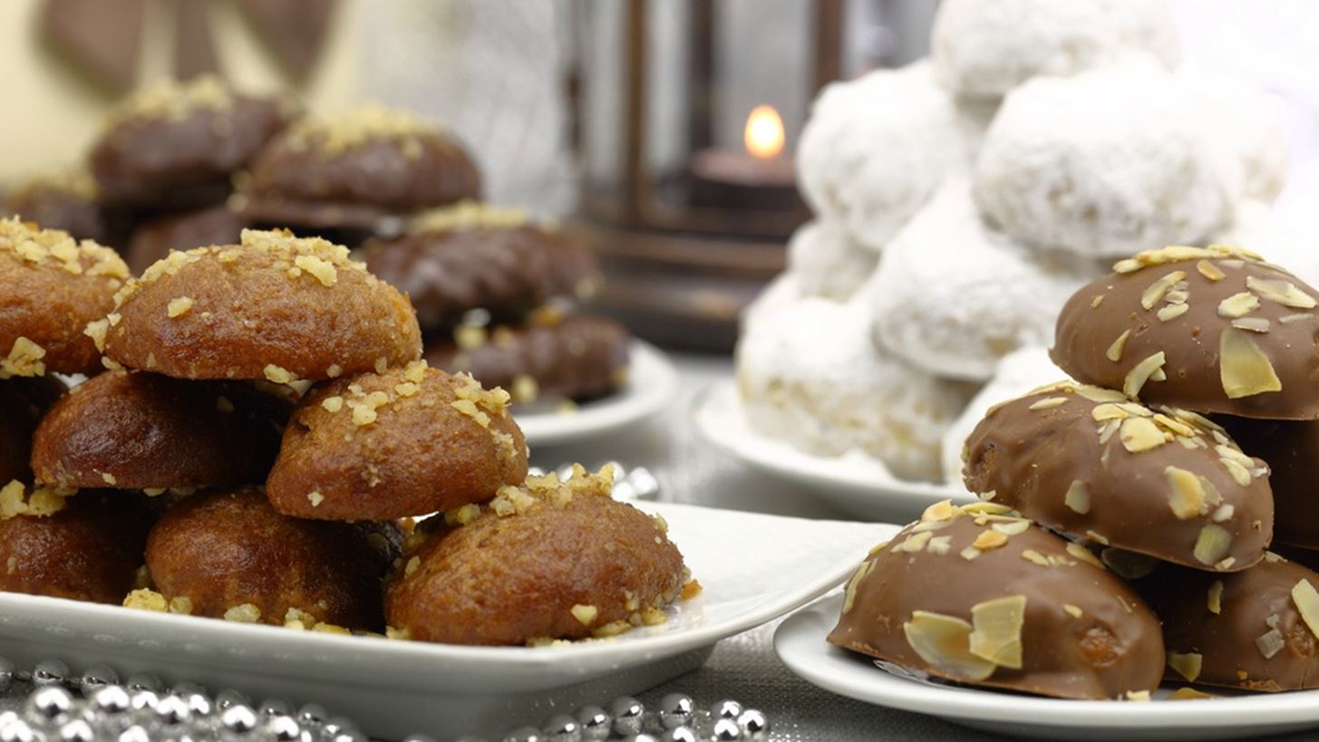 Τι είναι πιο υγιεινό; Ο Κουραμπιές ή το μελομακάρονο;