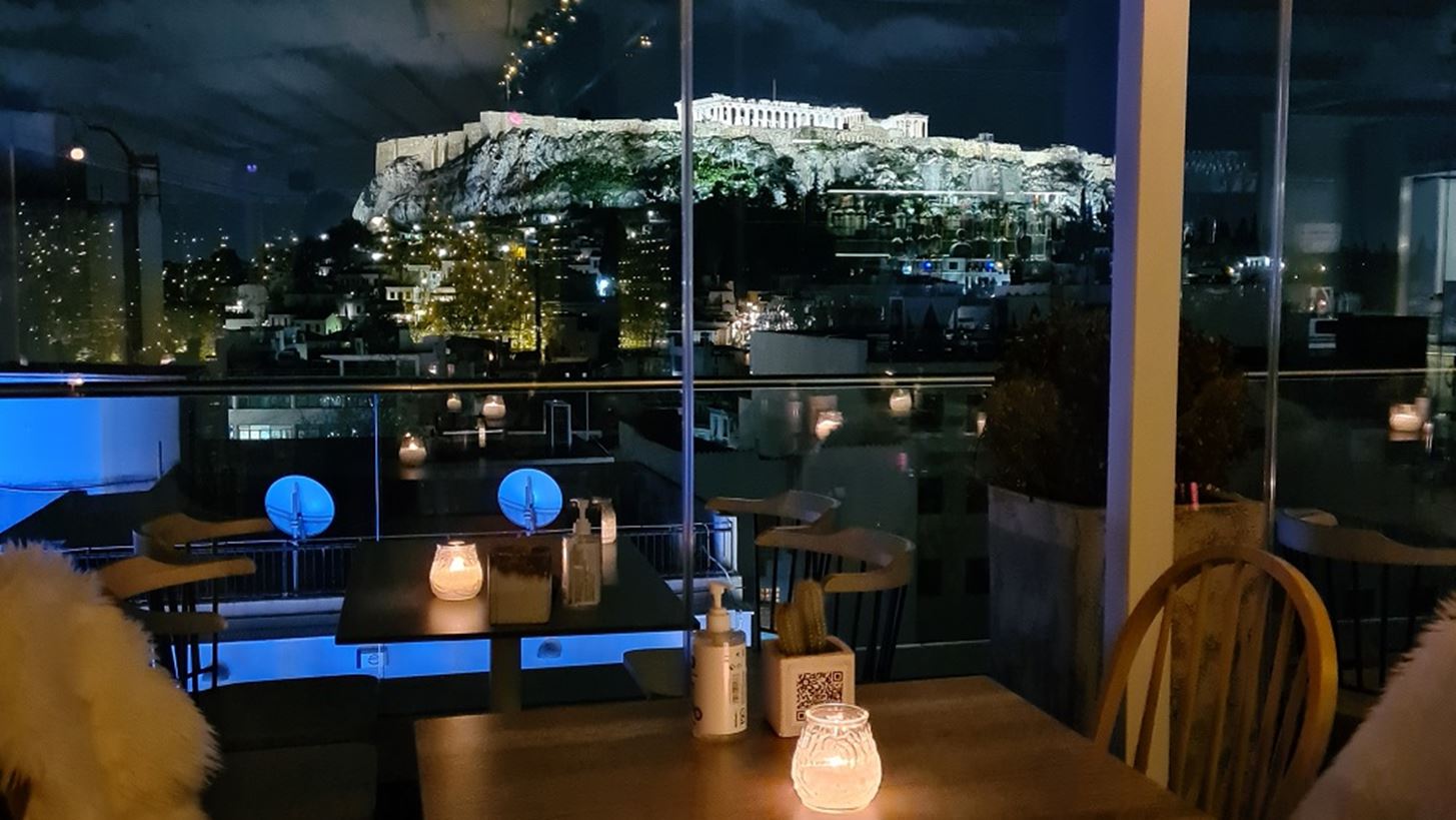 #Tidbits *: &#x397; &#x3BA;&#x3BF;&#x3C5;&#x3B6;&#x3AF;&#x3BD;&#x3B1; &#x3C4;&#x3B7;&#x3C2; &#x394;&#x3C1;&#x3AC;&#x3BC;&#x3B1;&#x3C2; &#x3AD;&#x3C1;&#x3C7;&#x3B5;&#x3C4;&#x3B1;&#x3B9; &#x3C3;&#x3C4;&#x3BF; Manouka