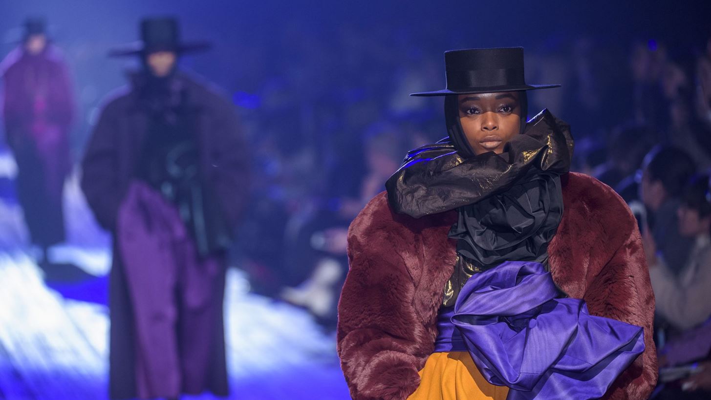 Marc Jacobs &#x3A6;&#x3B8;&#x3B9;&#x3BD;&#x3CC;&#x3C0;&#x3C9;&#x3C1;&#x3BF;/&#x3A7;&#x3B5;&#x3B9;&#x3BC;&#x3CE;&#x3BD;&#x3B1;&#x3C2; &#x27;18-&#x27;19: &#x39C;&#x3B9;&#x3B1; &#x3C9;&#x3B4;&#x3AE; &#x3C3;&#x3C4;&#x3B7;&#x3BD; &#x3C5;&#x3C8;&#x3B7;&#x3BB;&#x3AE; &#x3C1;&#x3B1;&#x3C0;&#x3C4;&#x3B9;&#x3BA;&#x3AE; &#x3C4;&#x3C9;&#x3BD; &#x27;80s