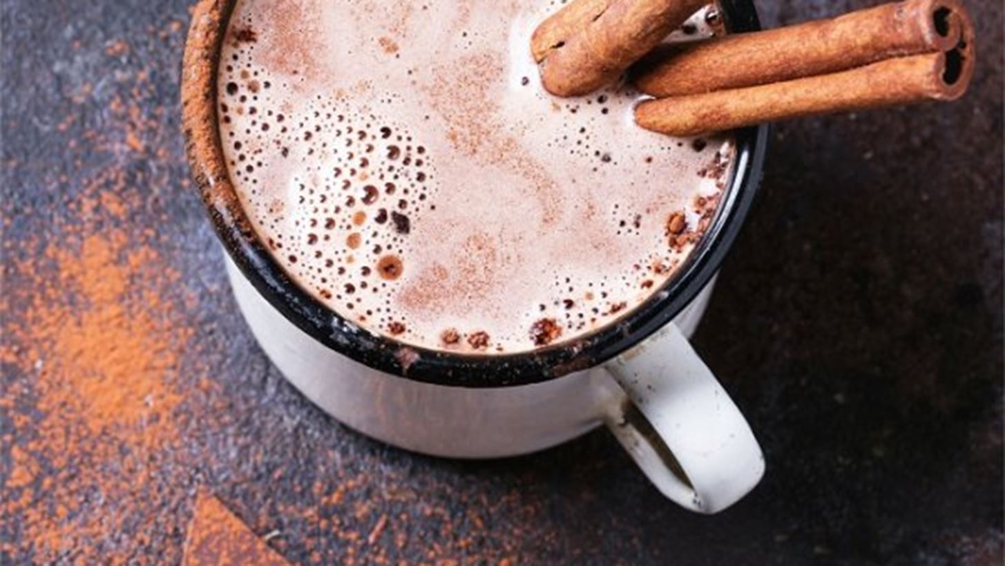 3 ροφήματα με κανέλα για τις γιορτές και για αποτοξίνωση όταν έχεις φάει πολύ!