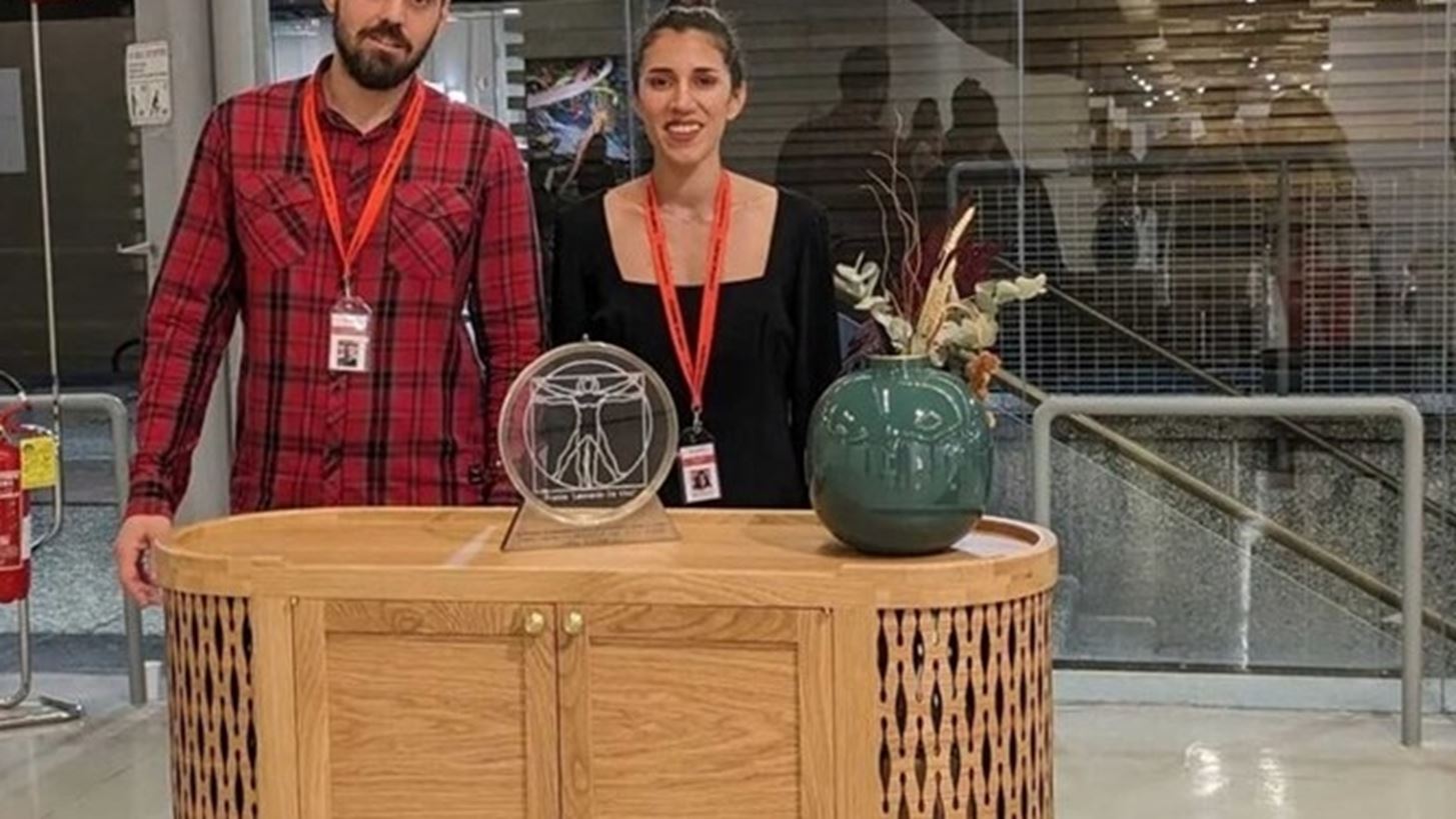 &#x39C;&#x3C0;&#x3B9;&#x3B5;&#x3BD;&#x3AC;&#x3BB;&#x3B5; &#x3A6;&#x3BB;&#x3C9;&#x3C1;&#x3B5;&#x3BD;&#x3C4;&#x3AF;&#x3B1;&#x3C2; | &#x394;&#x3CD;&#x3BF; &#x3B1;&#x3B4;&#x3AD;&#x3C1;&#x3C6;&#x3B9;&#x3B1; &#x3B1;&#x3C0;&#x3CC; &#x3C4;&#x3B7; &#x39B;&#x3AC;&#x3C1;&#x3B9;&#x3C3;&#x3B1; &#x3BA;&#x3AD;&#x3C1;&#x3B4;&#x3B9;&#x3C3;&#x3B1;&#x3BD; &#x3C3;&#x3C4;&#x3B7;&#x3BD; &#x3BA;&#x3B1;&#x3C4;&#x3B7;&#x3B3;&#x3BF;&#x3C1;&#x3AF;&#x3B1; &#x3C4;&#x3BF;&#x3C5; design