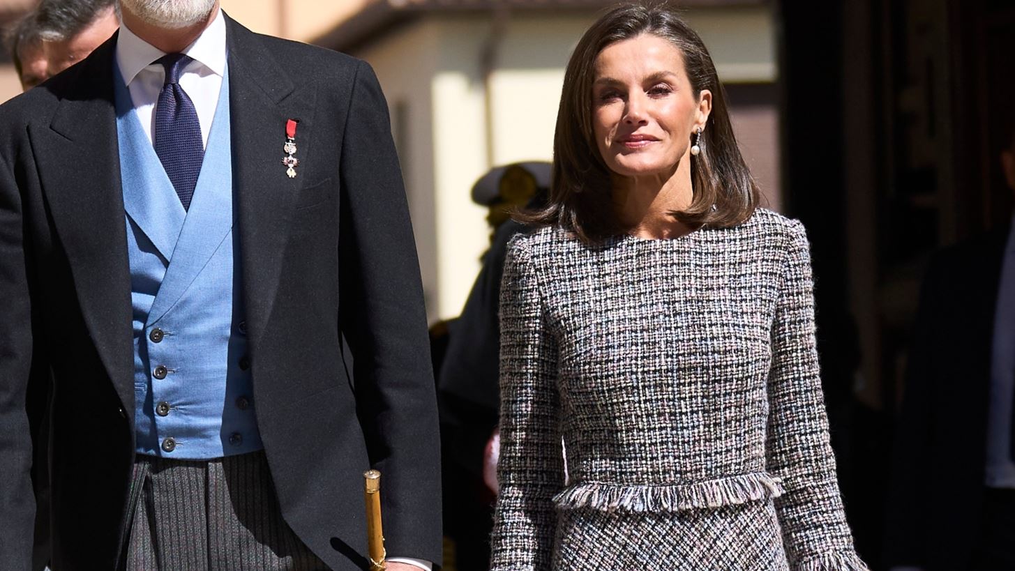 &#x397; &#x3B2;&#x3B1;&#x3C3;&#x3AF;&#x3BB;&#x3B9;&#x3C3;&#x3C3;&#x3B1; Letizia &#x3C6;&#x3CC;&#x3C1;&#x3B5;&#x3C3;&#x3B5; &#x3C4;&#x3BF; &#x3B6;&#x3B5;&#x3C5;&#x3B3;&#x3AC;&#x3C1;&#x3B9; &#x3C0;&#x3B1;&#x3C0;&#x3BF;&#x3CD;&#x3C4;&#x3C3;&#x3B9;&#x3B1; &#x3B1;&#x3C0;&#x3CC; &#x3C4;&#x3B7; Massimo Dutti &#x3C0;&#x3BF;&#x3C5; &#x3BC;&#x3C0;&#x3BF;&#x3C1;&#x3B5;&#x3AF; &#x3BD;&#x3B1; &#x3B1;&#x3BD;&#x3B1;&#x3B2;&#x3B1;&#x3B8;&#x3BC;&#x3AF;&#x3C3;&#x3B5;&#x3B9; &#x3BA;&#x3AC;&#x3B8;&#x3B5; &#x3B1;&#x3BD;&#x3BF;&#x3B9;&#x3BE;&#x3B9;&#x3AC;&#x3C4;&#x3B9;&#x3BA;&#x3BF; look