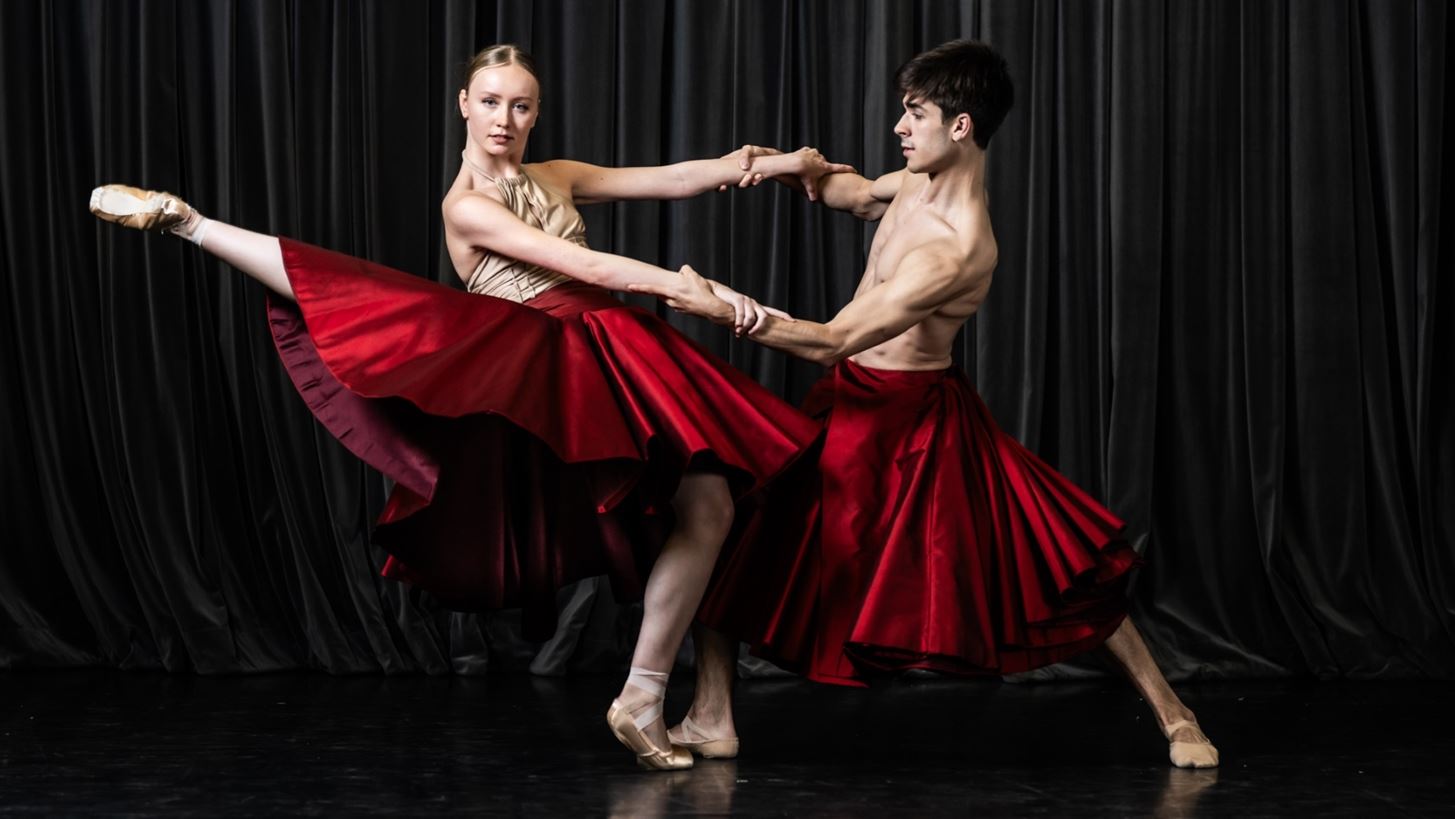 Paris Opera Junior Ballet | &#x397; &#x3B1;&#x3C6;&#x3C1;&#x3CC;&#x3BA;&#x3C1;&#x3B5;&#x3BC;&#x3B1; &#x3C4;&#x3BF;&#x3C5; &#x3C3;&#x3CD;&#x3B3;&#x3C7;&#x3C1;&#x3BF;&#x3BD;&#x3BF;&#x3C5; &#x3BA;&#x3BB;&#x3B1;&#x3C3;&#x3B9;&#x3BA;&#x3BF;&#x3CD; &#x3C7;&#x3BF;&#x3C1;&#x3BF;&#x3CD; &#x3C3;&#x3C4;&#x3B7;&#x3BD; &#x391;&#x3B8;&#x3AE;&#x3BD;&#x3B1;