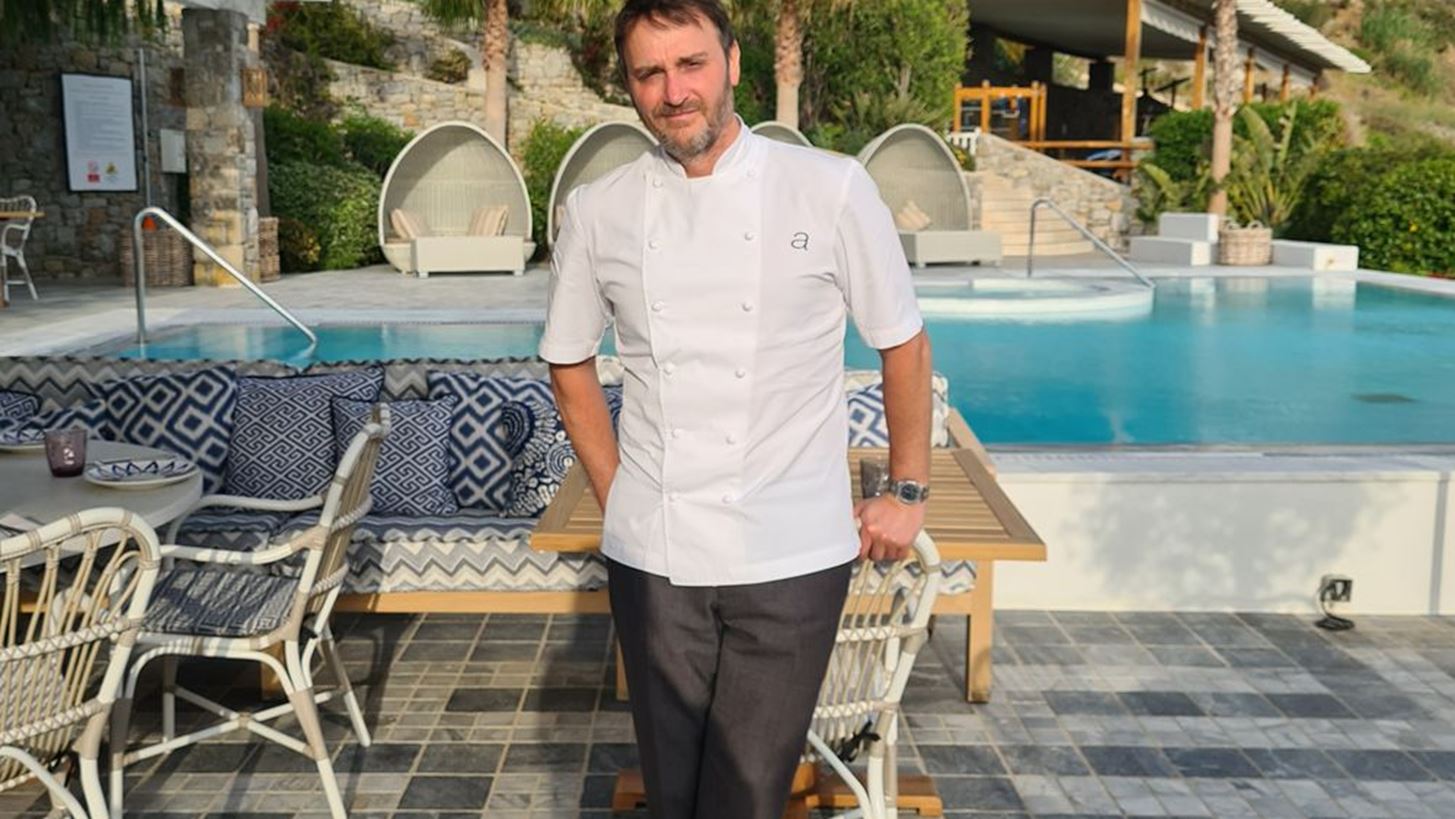 #Tidbits *: &#x39F; Jason Atherton &#x3B8;&#x3B5;&#x3C9;&#x3C1;&#x3B5;&#x3AF; &#x3C4;&#x3B9;&#x3C2; &#x395;&#x3BB;&#x3BB;&#x3B7;&#x3BD;&#x3AF;&#x3B4;&#x3B5;&#x3C2; &#x3B5;&#x3BE;&#x3B1;&#x3B9;&#x3C1;&#x3B5;&#x3C4;&#x3B9;&#x3BA;&#x3AC; stylish!
