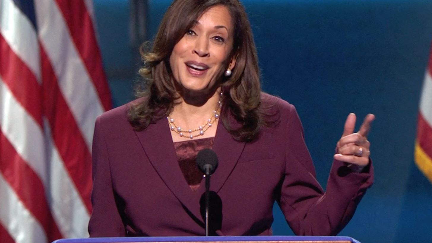 &#x393;&#x3B9;&#x3B1;&#x3C4;&#x3AF; &#x3CC;&#x3BB;&#x3BF;&#x3B9; &#x3B1;&#x3C3;&#x3C7;&#x3BF;&#x3BB;&#x3BF;&#x3CD;&#x3BD;&#x3C4;&#x3B1;&#x3B9; &#x3BC;&#x3B5; &#x3C4;&#x3B1; sneakers &#x3C4;&#x3B7;&#x3C2; Kamala Harris;