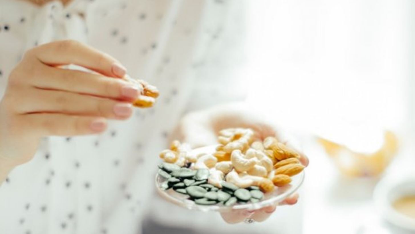 3 σνακ που θα σε βοηθήσουν να μειώσεις το λίπος στην κοιλιά