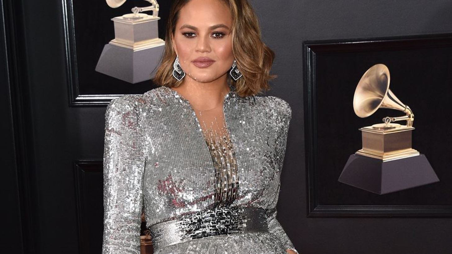 Chrissy Teigen: &#x397; &#x3C6;&#x3C9;&#x3C4;&#x3BF;&#x3B3;&#x3C1;&#x3B1;&#x3C6;&#x3AF;&#x3B1; &#x3C4;&#x3BF;&#x3C5; &#x3BD;&#x3B5;&#x3BF;&#x3B3;&#x3AD;&#x3BD;&#x3BD;&#x3B7;&#x3C4;&#x3BF;&#x3C5; &#x3B3;&#x3B9;&#x3BF;&#x3C5; &#x3C4;&#x3B7;&#x3C2; &#x3BA;&#x3B1;&#x3B9; &#x3C4;&#x3BF; &#x3BC;&#x3AE;&#x3BD;&#x3C5;&#x3BC;&#x3B1; &#x3B3;&#x3B9;&#x3B1; &#x3C4;&#x3B7;&#x3BD; &#x3B5;&#x3BE;&#x3C9;&#x3C3;&#x3C9;&#x3BC;&#x3B1;&#x3C4;&#x3B9;&#x3BA;&#x3AE; &#x3B3;&#x3BF;&#x3BD;&#x3B9;&#x3BC;&#x3BF;&#x3C0;&#x3BF;&#x3AF;&#x3B7;&#x3C3;&#x3B7;