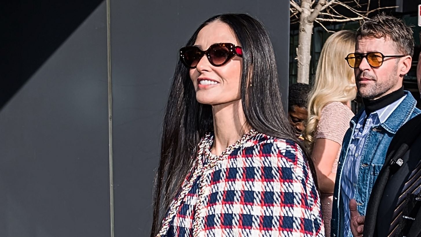 Demi Moore | &#x39C;&#x3B5; &#x3BC;&#x3AF;&#x3BD;&#x3B9; &#x3C6;&#x3CC;&#x3C1;&#x3B5;&#x3BC;&#x3B1; &#x3C3;&#x3B5; fashion show &#x3C3;&#x3C4;&#x3B7; &#x39D;&#x3AD;&#x3B1; &#x3A5;&#x3CC;&#x3C1;&#x3BA;&#x3B7;