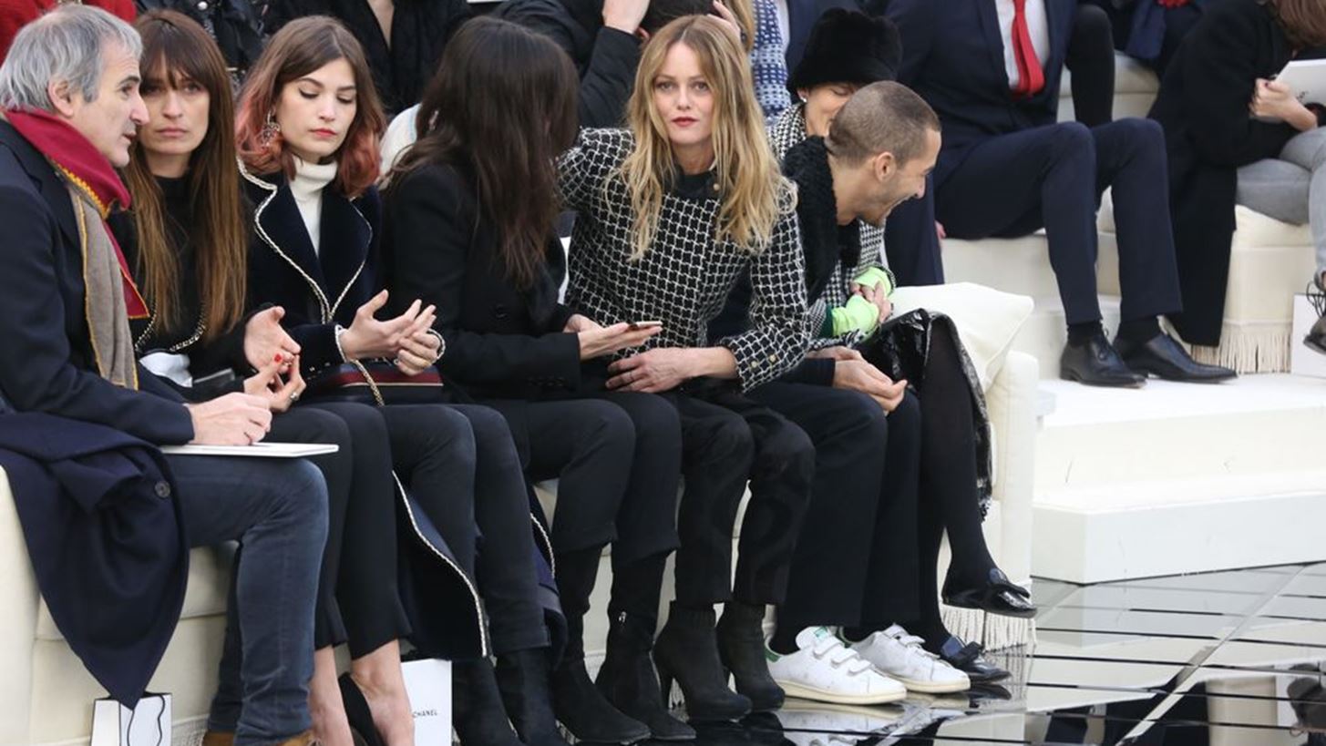Chanel Haute Couture S/S &#x27;17: &#x39F;&#x3B9; stylish &#x3C0;&#x3B1;&#x3C1;&#x3BF;&#x3C5;&#x3C3;&#x3AF;&#x3B5;&#x3C2; &#x3C3;&#x3C4;&#x3BF; front row