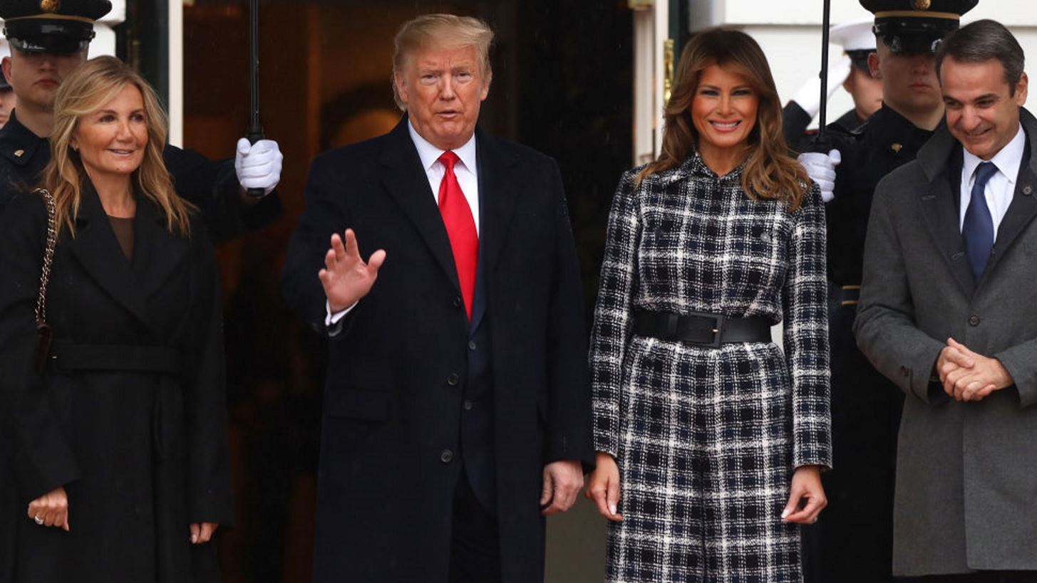 &#x39C;&#x3B1;&#x3C1;&#x3AD;&#x3B2;&#x3B1; &#x39C;&#x3B7;&#x3C4;&#x3C3;&#x3BF;&#x3C4;&#x3AC;&#x3BA;&#x3B7; &#x3BA;&#x3B1;&#x3B9; Melania Trump &#x3C3;&#x3C5;&#x3BD;&#x3CC;&#x3B4;&#x3B5;&#x3C8;&#x3B1;&#x3BD; &#x3C4;&#x3BF;&#x3C5;&#x3C2; &#x3C3;&#x3C5;&#x3B6;&#x3CD;&#x3B3;&#x3BF;&#x3C5;&#x3C2; &#x3C4;&#x3BF;&#x3C5;&#x3C2; &#x3C3;&#x3B5; &#x3B4;&#x3B5;&#x3AF;&#x3C0;&#x3BD;&#x3BF; &#x3C3;&#x3C4;&#x3B7; &#x39D;&#x3AD;&#x3B1; &#x3A5;&#x3CC;&#x3C1;&#x3BA;&#x3B7;