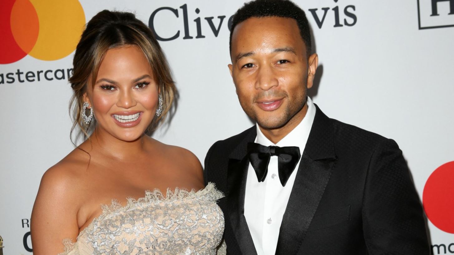 Chrissy Teigen - John Legend | &#x39C;&#x3B1;&#x3C2; &#x3BE;&#x3B5;&#x3BD;&#x3B1;&#x3B3;&#x3BF;&#x3CD;&#x3BD; &#x3C3;&#x3C4;&#x3BF; &#x3C3;&#x3C0;&#x3AF;&#x3C4;&#x3B9; &#x3C4;&#x3B7;&#x3C2; Barbie &#x3C3;&#x3C4;&#x3BF; &#x39C;&#x3B1;&#x3BB;&#x3B9;&#x3BC;&#x3C0;&#x3BF;&#x3CD; - &#x3A0;&#x3CE;&#x3C2; &#x3BC;&#x3C0;&#x3BF;&#x3C1;&#x3B5;&#x3AF;&#x3C2; &#x3BA;&#x3B9; &#x3B5;&#x3C3;&#x3CD; &#x3BD;&#x3B1; &#x3BC;&#x3B5;&#x3AF;&#x3BD;&#x3B5;&#x3B9;&#x3C2; &#x3B5;&#x3BA;&#x3B5;&#x3AF; &#x3B4;&#x3C9;&#x3C1;&#x3B5;&#x3AC;&#x3BD;!