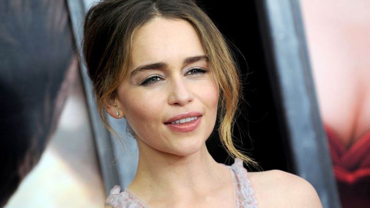H Emilia Clarke &#x3B5;&#x3AF;&#x3BD;&#x3B1;&#x3B9; &#x3C4;&#x3BF; &#x3C0;&#x3C1;&#x3CC;&#x3C3;&#x3C9;&#x3C0;&#x3BF; &#x3C4;&#x3BF;&#x3C5; &#x3BD;&#x3AD;&#x3BF;&#x3C5; &#x3B1;&#x3C1;&#x3CE;&#x3BC;&#x3B1;&#x3C4;&#x3BF;&#x3C2; &#x3C4;&#x3C9;&#x3BD; Dolce &amp; Gabbana