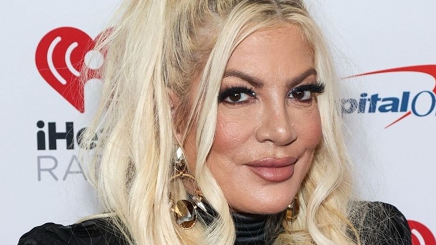 Tori Spelling | &#x396;&#x3B5;&#x3B9; &#x3C3;&#x3B5; &#x3C4;&#x3C1;&#x3BF;&#x3C7;&#x3CC;&#x3C3;&#x3C0;&#x3B9;&#x3C4;&#x3BF; &#x3BC;&#x3B1;&#x3B6;&#x3AF; &#x3BC;&#x3B5; &#x3C4;&#x3B1; 5 &#x3C0;&#x3B1;&#x3B9;&#x3B4;&#x3B9;&#x3AC; &#x3C4;&#x3B7;&#x3C2; &#x3BC;&#x3B5;&#x3C4;&#x3AC; &#x3C4;&#x3BF; &#x3B4;&#x3B9;&#x3B1;&#x3B6;&#x3CD;&#x3B3;&#x3B9;&#x3BF;