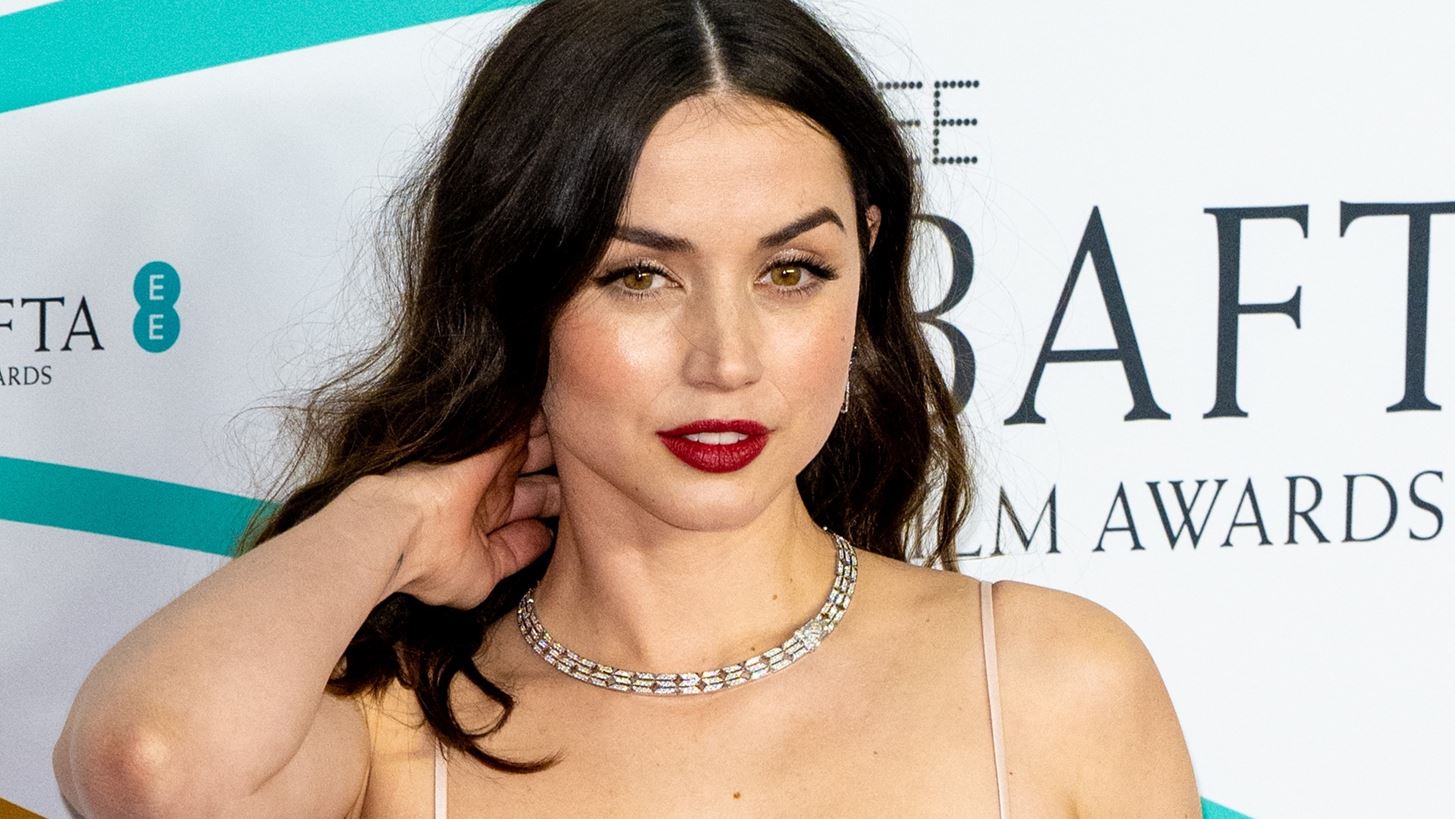 BAFTAs 2023 | &#x3A4;&#x3B1; &#x3C0;&#x3B9;&#x3BF; &#x3C3;&#x3B1;&#x3B3;&#x3B7;&#x3BD;&#x3B5;&#x3C5;&#x3C4;&#x3B9;&#x3BA;&#x3AC; beauty looks &#x3C0;&#x3BF;&#x3C5; &#x3BE;&#x3B5;&#x3C7;&#x3CE;&#x3C1;&#x3B9;&#x3C3;&#x3B1;&#x3BD; &#x3C3;&#x3C4;&#x3BF; &#x3BA;&#x3CC;&#x3BA;&#x3BA;&#x3B9;&#x3BD;&#x3BF; &#x3C7;&#x3B1;&#x3BB;&#x3AF;