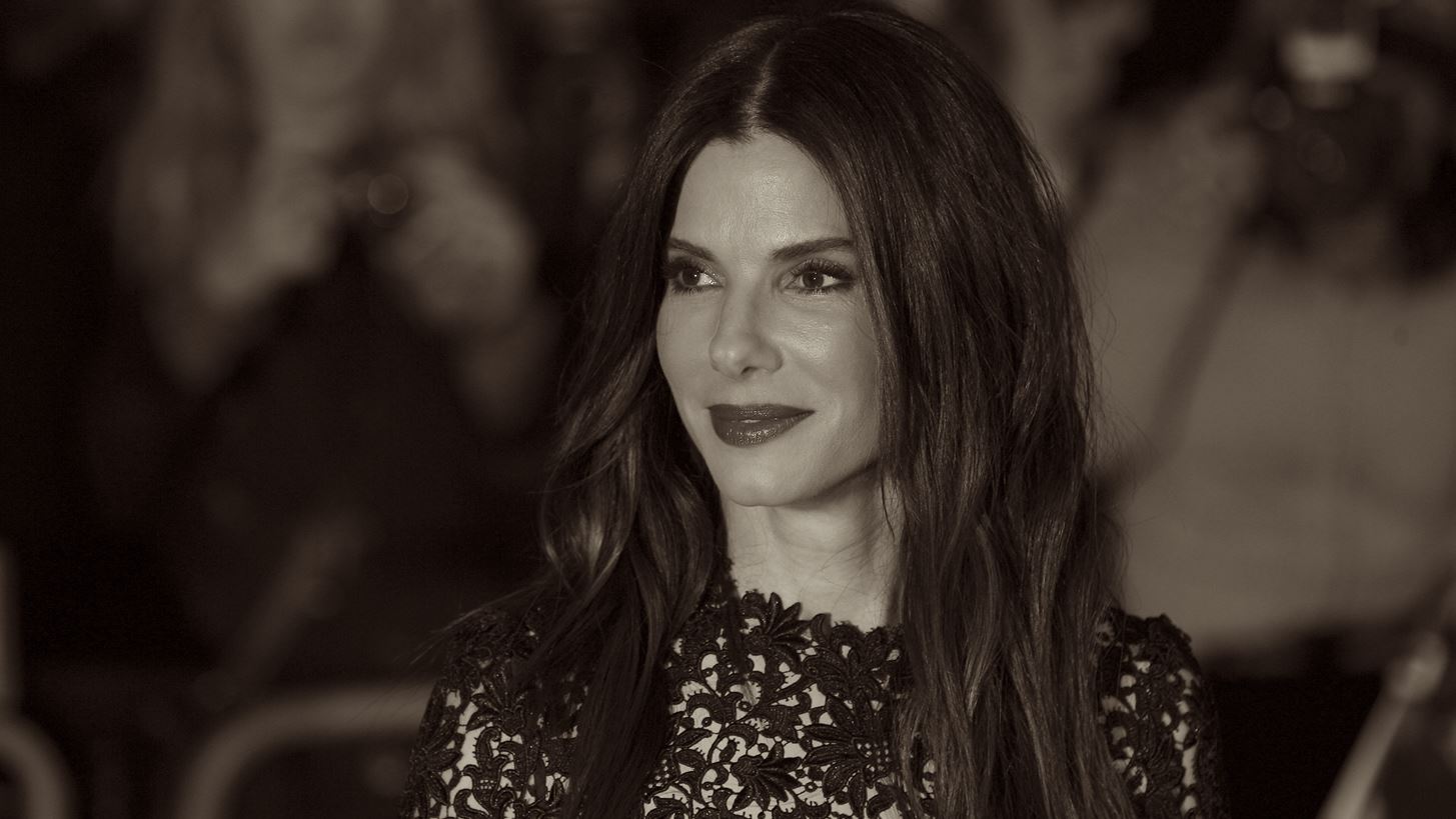 Sandra Bullock: O&#x3B9; 20 &#x3C0;&#x3B9;&#x3BF; &#x3BB;&#x3B1;&#x3BC;&#x3C0;&#x3B5;&#x3C1;&#x3AD;&#x3C2; &#x3B5;&#x3BC;&#x3C6;&#x3B1;&#x3BD;&#x3AF;&#x3C3;&#x3B5;&#x3B9;&#x3C2; &#x3C4;&#x3B7;&#x3C2; &#x3C3;&#x3C4;&#x3BF; &#x3BA;&#x3CC;&#x3BA;&#x3BA;&#x3B9;&#x3BD;&#x3BF; &#x3C7;&#x3B1;&#x3BB;&#x3AF;