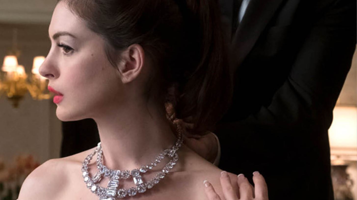 Ocean&#x27;s 8: &#x397; &#x3B9;&#x3C3;&#x3C4;&#x3BF;&#x3C1;&#x3AF;&#x3B1; &#x3C0;&#x3AF;&#x3C3;&#x3C9; &#x3B1;&#x3C0;&#x3CC; &#x3C4;&#x3BF; &#x3BA;&#x3CC;&#x3C3;&#x3BC;&#x3B7;&#x3BC;&#x3B1; &#x3C4;&#x3BF;&#x3C5; &#x3BF;&#x3AF;&#x3BA;&#x3BF;&#x3C5; Cartier