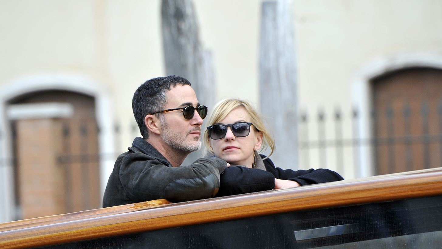 Anna Faris &#x2013; Micahel Barrett | &quot;&#x39A;&#x3BB;&#x3AD;&#x3C6;&#x3C4;&#x3B7;&#x3BA;&#x3B1;&#x3BD;&quot; &#x3BA;&#x3B1;&#x3B9; &#x3C0;&#x3B1;&#x3BD;&#x3C4;&#x3C1;&#x3B5;&#x3CD;&#x3C4;&#x3B7;&#x3BA;&#x3B1;&#x3BD; &#x3C3;&#x3B5; &#x3B4;&#x3B7;&#x3BC;&#x3B1;&#x3C1;&#x3C7;&#x3B5;&#x3AF;&#x3BF;
