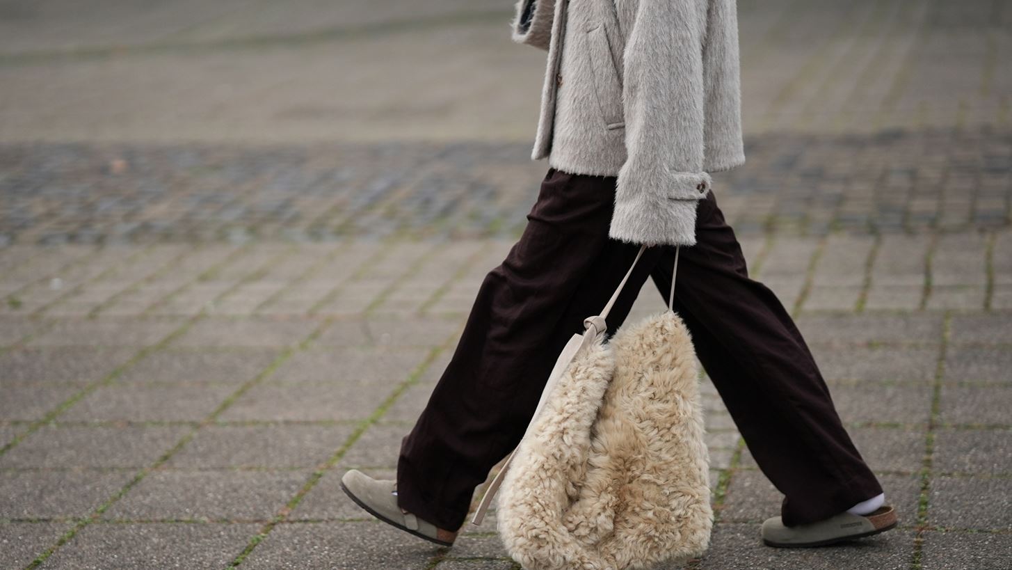 Τα δερμάτινα backless παπούτσια από τη Mango που θα φοράμε την άνοιξη