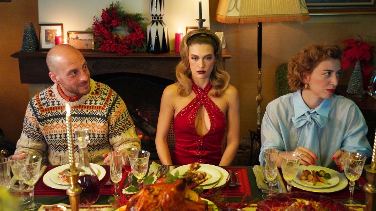 A Not So Silent Night | Η Vassia Kostara παρουσιάζει ένα χριστουγεννιάτικο fashion film με την Κλέλια Ανδριολάτου