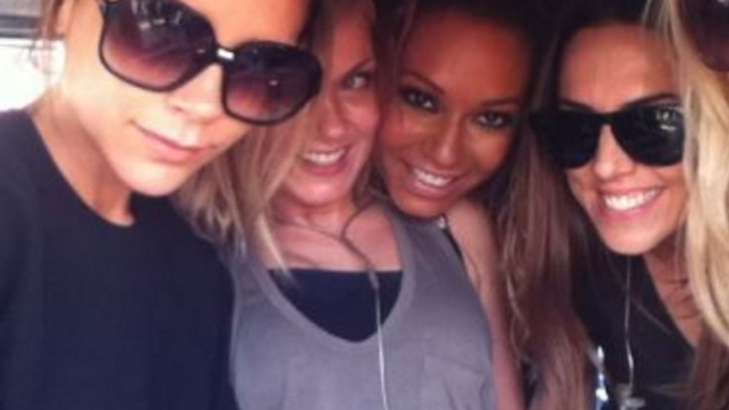 Mel B &#x2013; Victoria Beckham: &#x395;&#x3AF;&#x3BD;&#x3B1;&#x3B9; &#x3B1;&#x3C5;&#x3C4;&#x3AE; &#x3B7; &#x3BD;&#x3AD;&#x3B1; &#x3BA;&#x3CC;&#x3BD;&#x3C4;&#x3C1;&#x3B1; &#x3C4;&#x3B7;&#x3C2; &#x3C3;&#x3CC;&#x3BF;&#x3C5;&#x3BC;&#x3C0;&#x3B9;&#x3B6;;