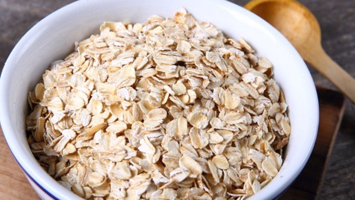 Πώς θα κάνεις overnight oats με τις 3 πιο γνωστές εκδοχές για βρώμη από το βράδυ