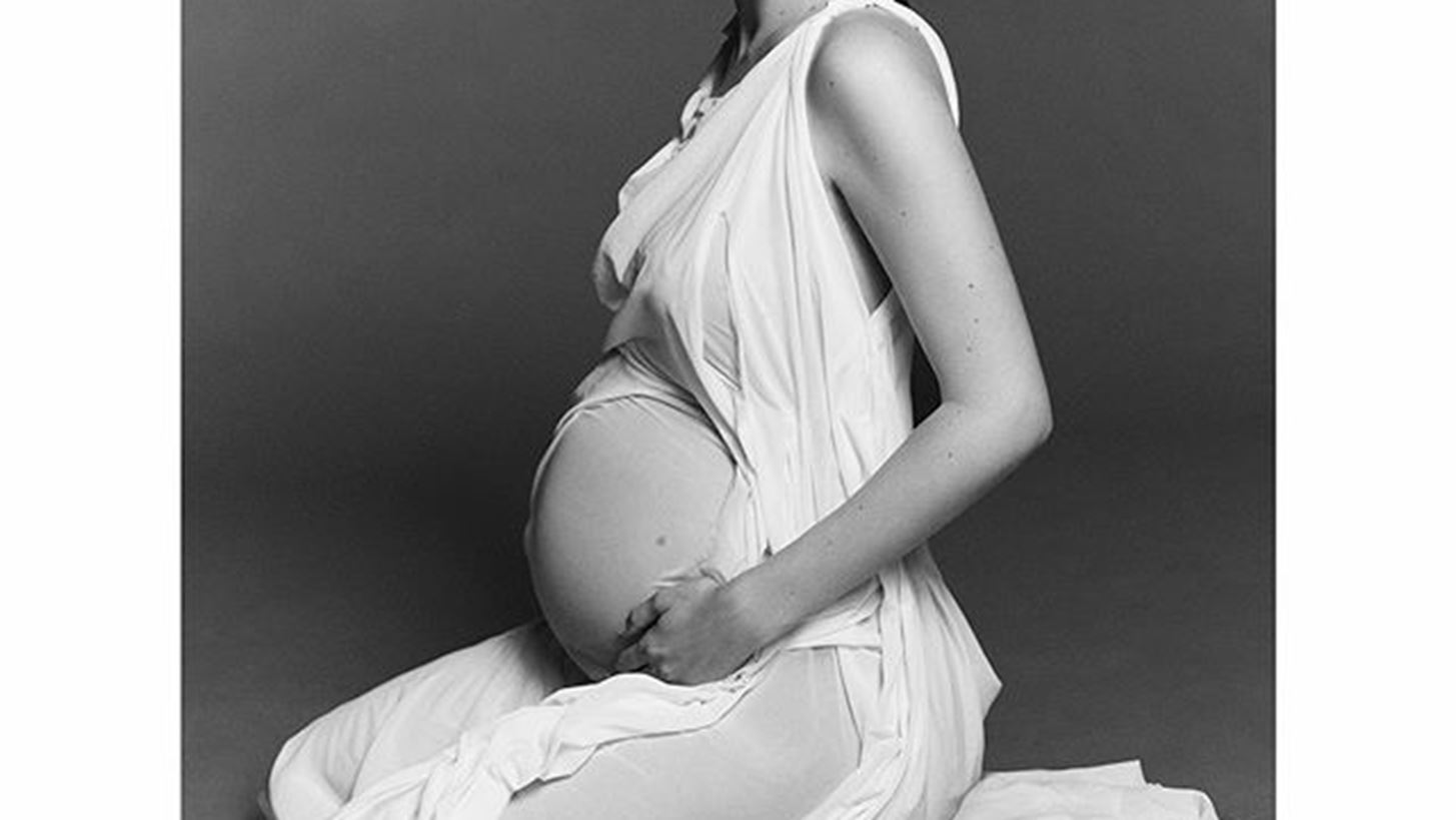 &#x397; Gigi Hadid &#x3C6;&#x3C9;&#x3C4;&#x3BF;&#x3B3;&#x3C1;&#x3B1;&#x3C6;&#x3AE;&#x3B8;&#x3B7;&#x3BA;&#x3B5; &#x3BC;&#x3B5; &#x3C6;&#x3CC;&#x3C1;&#x3B5;&#x3BC;&#x3B1; &#x395;&#x3BB;&#x3BB;&#x3B7;&#x3BD;&#x3AF;&#x3B4;&#x3B1;&#x3C2; &#x3C3;&#x3C7;&#x3B5;&#x3B4;&#x3B9;&#x3AC;&#x3C3;&#x3C4;&#x3C1;&#x3B9;&#x3B1;&#x3C2;