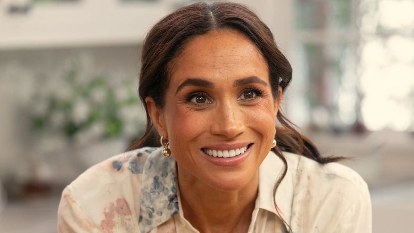 With love, Meghan | M&#x3C0;&#x3AE;&#x3BA;&#x3B5; &#x3C3;&#x3C4;&#x3BF; top 10 &#x3C4;&#x3BF;&#x3C5; Netflix &#x3C0;&#x3B1;&#x3C1;&#x3AC; &#x3C4;&#x3B7; &#x3C3;&#x3BA;&#x3BB;&#x3B7;&#x3C1;&#x3AE; &#x3BA;&#x3C1;&#x3B9;&#x3C4;&#x3B9;&#x3BA;&#x3AE; &#x3C0;&#x3BF;&#x3C5; &#x3B4;&#x3AD;&#x3C7;&#x3B5;&#x3C4;&#x3B1;&#x3B9;