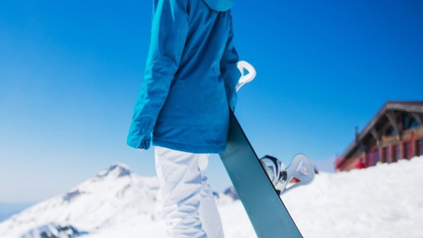 Θέλεις να ξεκινήσεις snowboard; Τα οφέλη του και μερικά tips για τα πρώτα μαθήματα