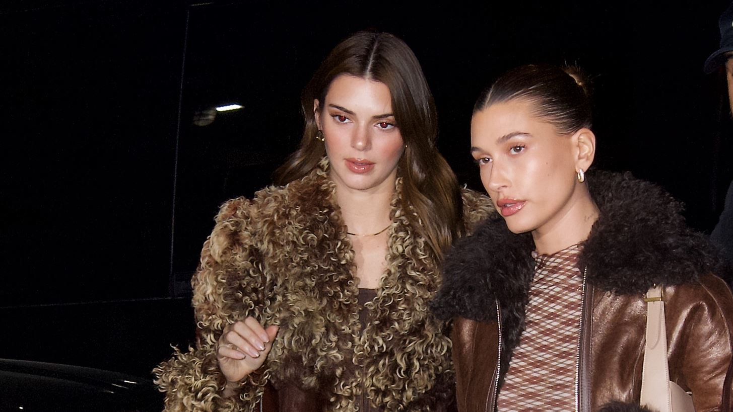 &#x397; Kendall Jenner &#x3BA;&#x3B1;&#x3B9; &#x3B7; Hailey Bieber &#x3BC;&#x3CC;&#x3BB;&#x3B9;&#x3C2; &#x3AD;&#x3C6;&#x3B1;&#x3B3;&#x3B1;&#x3BD; &#x3C0;&#x3C1;&#x3CC;&#x3C3;&#x3C4;&#x3B9;&#x3BC;&#x3BF; &#x3B3;&#x3B9;&#x3B1; &#x3BD;&#x3CC;&#x3BC;&#x3BF; &#x3C0;&#x3BF;&#x3C5; &#x3C0;&#x3B1;&#x3C1;&#x3B1;&#x3B2;&#x3AF;&#x3B1;&#x3C3;&#x3B1;&#x3BD;