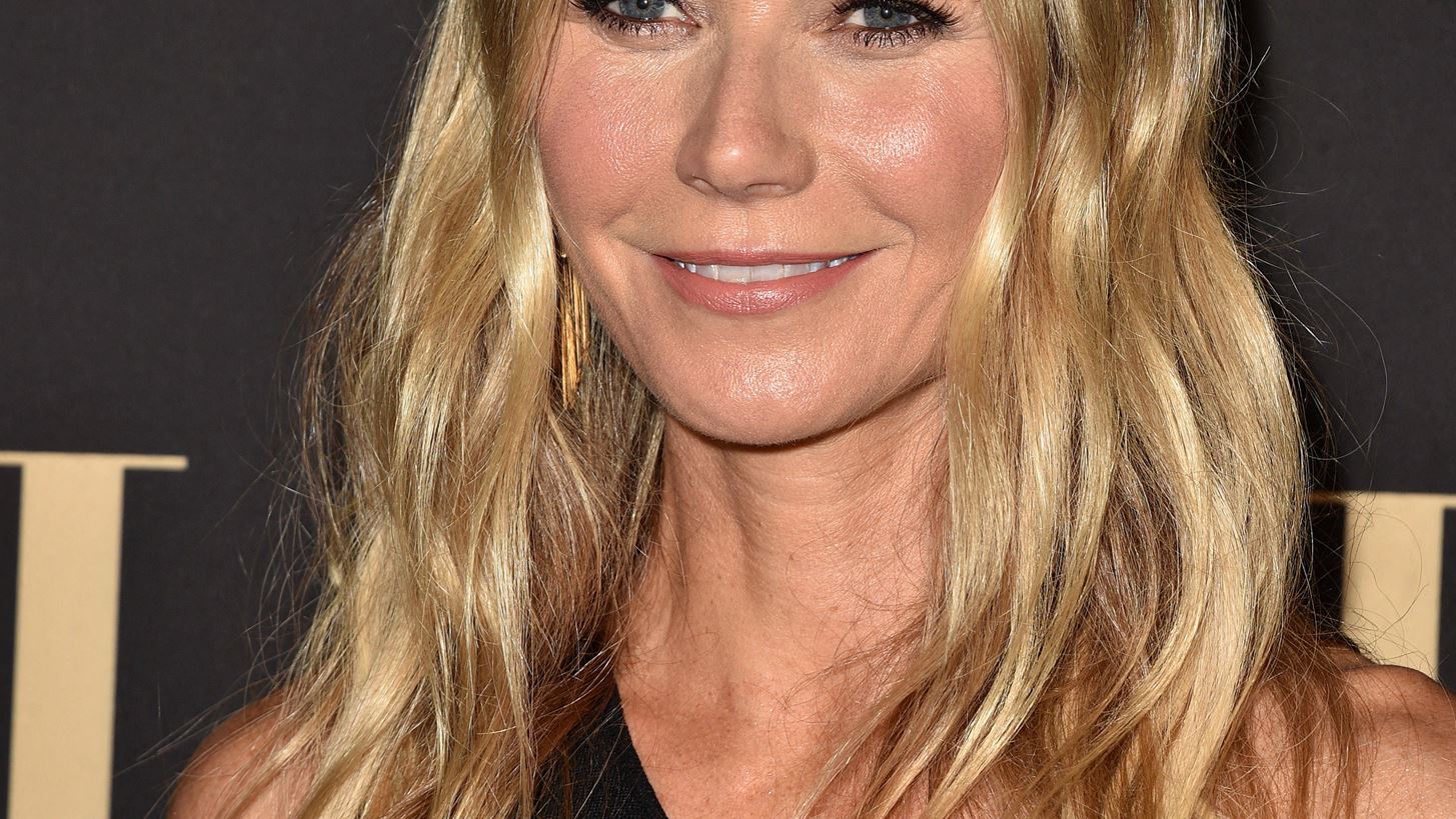 Gwyneth Paltrow | &#x3A6;&#x3C9;&#x3C4;&#x3BF;&#x3B3;&#x3C1;&#x3B1;&#x3C6;&#x3AE;&#x3B8;&#x3B7;&#x3BA;&#x3B5; &#x3BC;&#x3B5; &#x3BC;&#x3C0;&#x3B9;&#x3BA;&#x3AF;&#x3BD;&#x3B9; &#x3BB;&#x3AF;&#x3B3;&#x3BF; &#x3C0;&#x3C1;&#x3B9;&#x3BD; &#x3C4;&#x3BF; &#x3C1;&#x3B5;&#x3B2;&#x3B5;&#x3B3;&#x3B9;&#x3CC;&#x3BD; &#x3BC;&#x3B1;&#x3B6;&#x3AF; &#x3BC;&#x3B5; &#x3C4;&#x3B7;&#x3BD; &#x3BA;&#x3CC;&#x3C1;&#x3B7; &#x3C4;&#x3B7;&#x3C2;, Apple