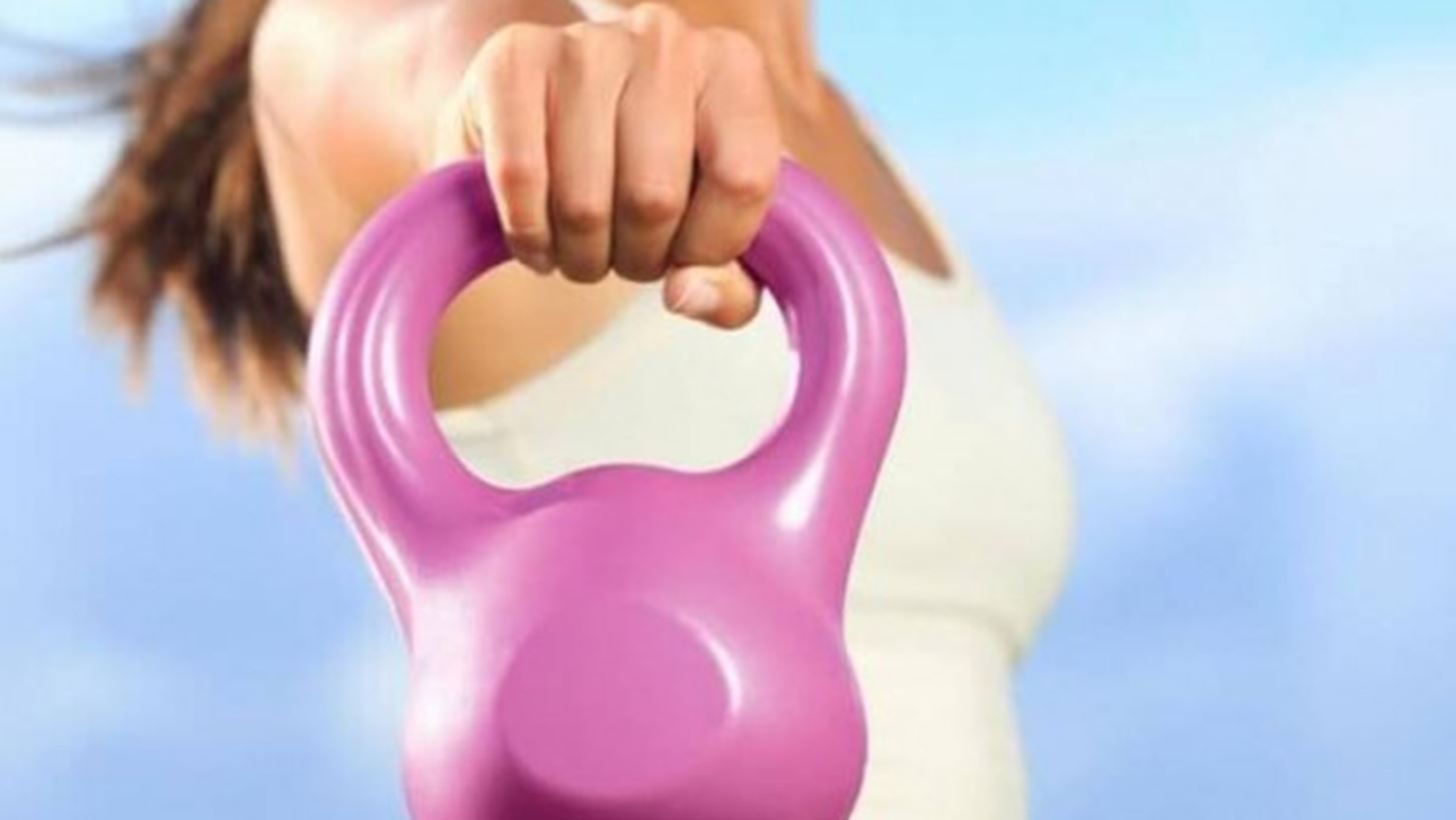 Υoga + kettlebells = Οι ασκήσεις που ΚΑΙΝΕ λίπος και κυτταρίτιδα!