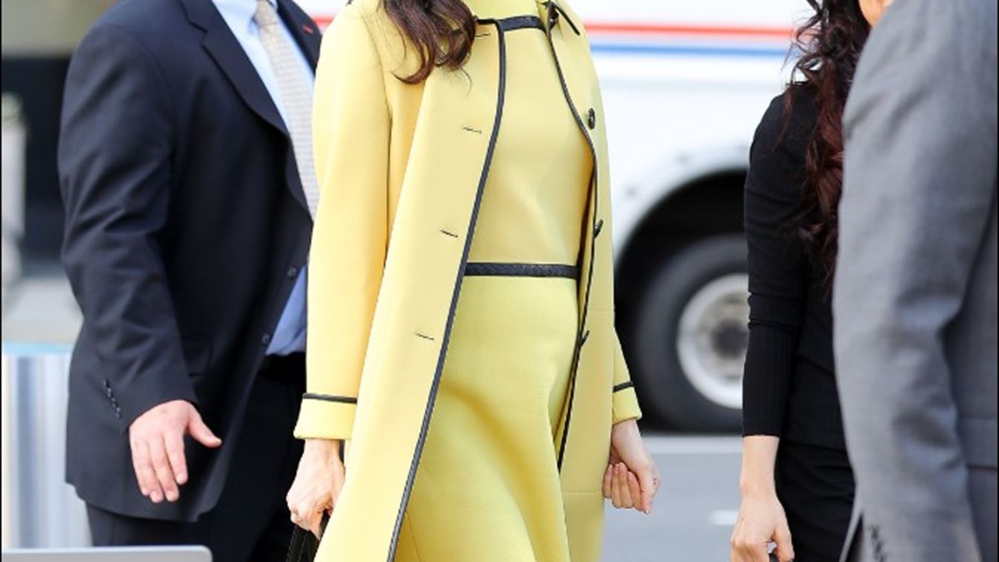 &#x39A;&#x3BF;&#x3BC;&#x3C8;&#x3AE; &#x3C3;&#x3C4;&#x3B7;&#x3BD; &#x3B5;&#x3B3;&#x3BA;&#x3C5;&#x3BC;&#x3BF;&#x3C3;&#x3CD;&#x3BD;&#x3B7;: &#x39A;&#x3AC;&#x3BD;&#x27;&#x3C4;&#x3BF; &#x3CC;&#x3C0;&#x3C9;&#x3C2; &#x3B7; Amal Clooney