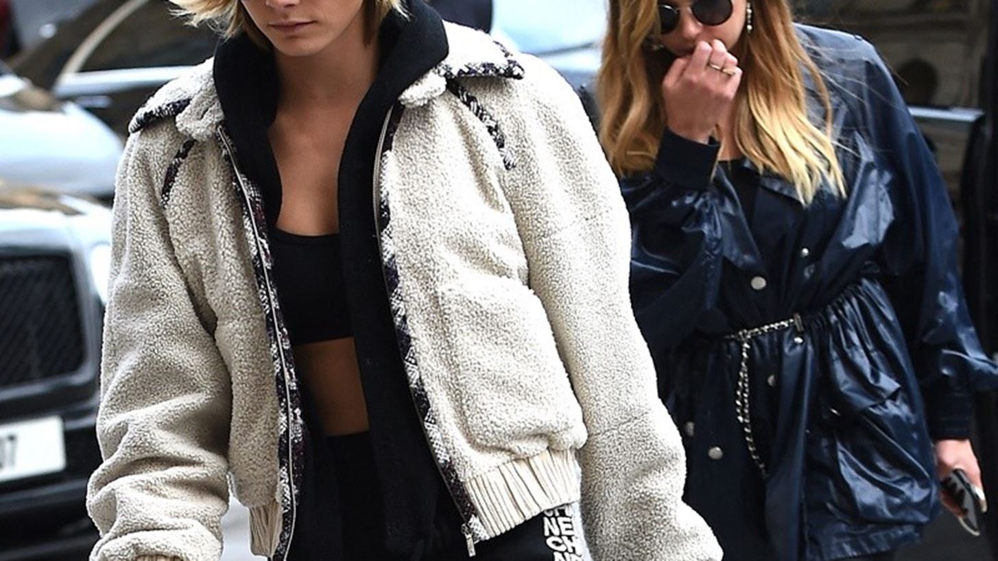 H Cara Delevingne &#x3C5;&#x3C0;&#x3B5;&#x3C1;&#x3B1;&#x3C3;&#x3C0;&#x3AF;&#x3B6;&#x3B5;&#x3C4;&#x3B1;&#x3B9; &#x3B4;&#x3B7;&#x3BC;&#x3CC;&#x3C3;&#x3B9;&#x3B1; &#x3C4;&#x3B7;&#x3BD; &#x3C0;&#x3C1;&#x3CE;&#x3B7;&#x3BD; &#x3C4;&#x3B7;&#x3C2;