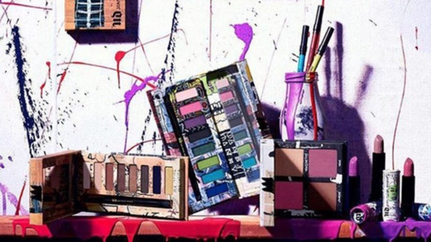 H Urban Decay &#x3BA;&#x3C5;&#x3BA;&#x3BB;&#x3BF;&#x3C6;&#x3BF;&#x3C1;&#x3B5;&#x3AF; &#x3BC;&#x3B9;&#x3B1; &#x3C3;&#x3B5;&#x3B9;&#x3C1;&#x3AC; &#x3BA;&#x3B1;&#x3BB;&#x3BB;&#x3C5;&#x3BD;&#x3C4;&#x3B9;&#x3BA;&#x3CE;&#x3BD; &#x3B1;&#x3C6;&#x3B9;&#x3B5;&#x3C1;&#x3C9;&#x3BC;&#x3AD;&#x3BD;&#x3B7; &#x3C3;&#x3C4;&#x3BF;&#x3BD; Jean-Michel Basquiat