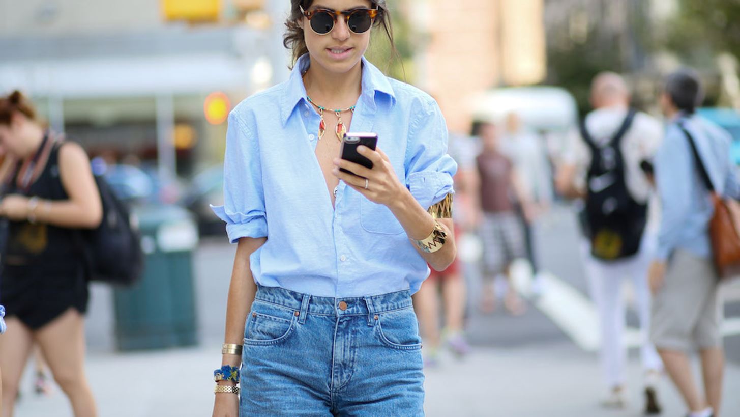 &#x397; Leandra Medine &#x3C3;&#x3C5;&#x3BD;&#x3B5;&#x3C1;&#x3B3;&#x3AC;&#x3B6;&#x3B5;&#x3C4;&#x3B1;&#x3B9; &#x3BC;&#x3B5; &#x3C4;&#x3BF; CVC Stones &#x3B3;&#x3B9;&#x3B1; &#x3BC;&#x3AF;&#x3B1; &#x3BE;&#x3B5;&#x3C7;&#x3C9;&#x3C1;&#x3B9;&#x3C3;&#x3C4;&#x3AE; &#x3C3;&#x3C5;&#x3BB;&#x3BB;&#x3BF;&#x3B3;&#x3AE; &#x3BA;&#x3BF;&#x3C3;&#x3BC;&#x3B7;&#x3BC;&#x3AC;&#x3C4;&#x3C9;&#x3BD;