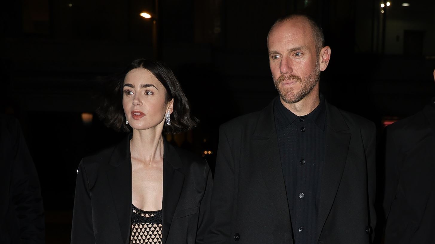 Lily Collins | &#x3A3;&#x3C0;&#x3AC;&#x3BD;&#x3B9;&#x3B1; &#x3B5;&#x3BC;&#x3C6;&#x3AC;&#x3BD;&#x3B9;&#x3C3;&#x3B7; &#x3BC;&#x3B5; &#x3C4;&#x3BF;&#x3BD; &#x3C3;&#x3CD;&#x3B6;&#x3C5;&#x3B3;&#x3CC; &#x3C4;&#x3B7;&#x3C2;, Charlie McDowell