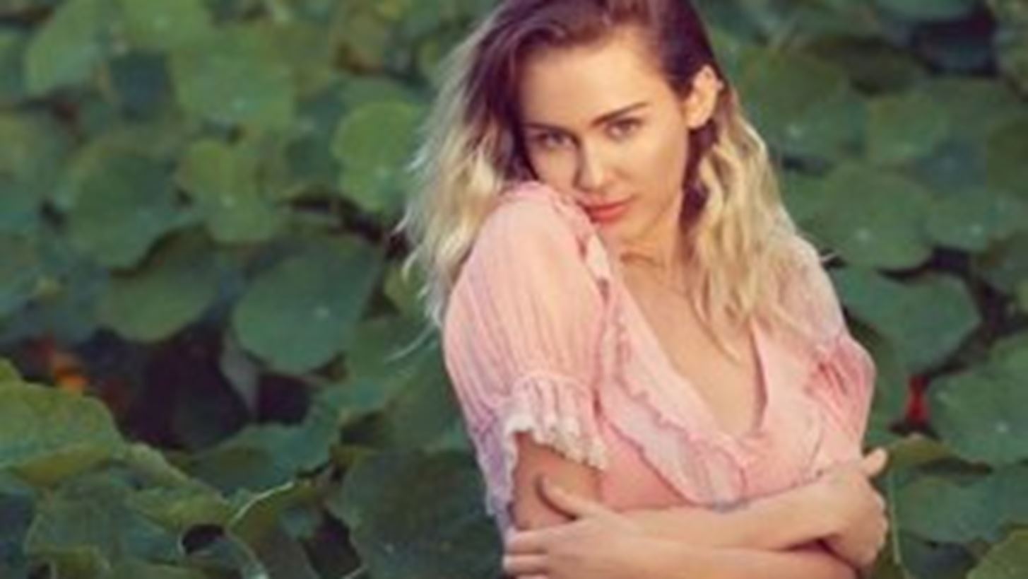 Miley Cyrus | &#x39C;&#x3AE;&#x3C0;&#x3C9;&#x3C2; &#x3BC;&#x3AC;&#x3C2; &#x3BA;&#x3C1;&#x3CD;&#x3B2;&#x3B5;&#x3B9; &#x3C4;&#x3B7;&#x3BD; &#x3B5;&#x3B3;&#x3BA;&#x3C5;&#x3BC;&#x3BF;&#x3C3;&#x3CD;&#x3BD;&#x3B7; &#x3C4;&#x3B7;&#x3C2;;