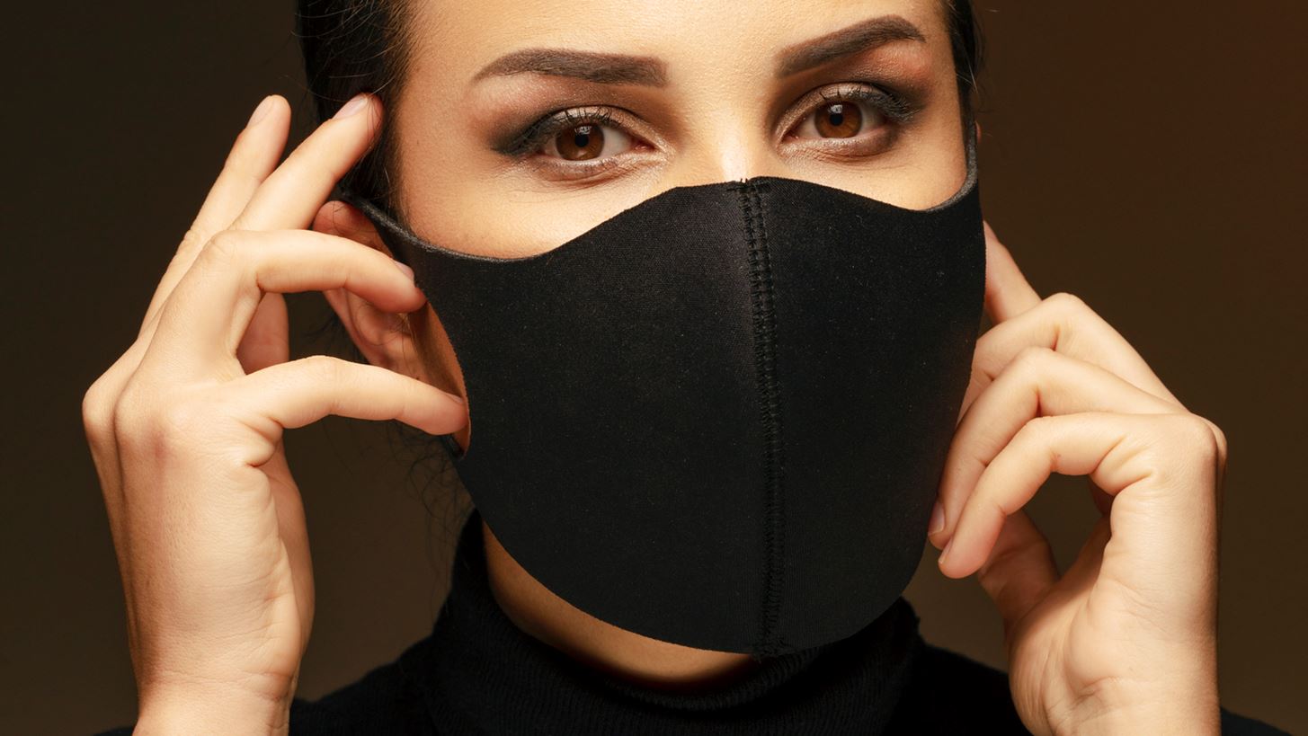 Mask-proof makeup | &#x3A0;&#x3BF;&#x3B9;&#x3BF; &#x3B5;&#x3AF;&#x3BD;&#x3B1;&#x3B9; &#x3C4;&#x3BF; &#x3B9;&#x3B4;&#x3B1;&#x3BD;&#x3B9;&#x3BA;&#x3CC; &#x3BC;&#x3B1;&#x3BA;&#x3B9;&#x3B3;&#x3B9;&#x3AC;&#x3B6; &#x3CC;&#x3C4;&#x3B1;&#x3BD; &#x3C6;&#x3BF;&#x3C1;&#x3AC;&#x3C2; &#x3BC;&#x3AC;&#x3C3;&#x3BA;&#x3B1;;