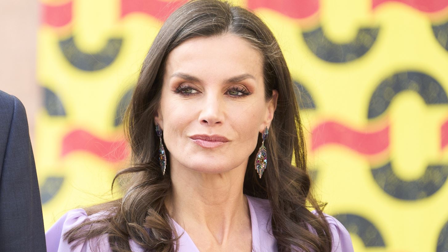 &#x392;&#x3B1;&#x3C3;&#x3AF;&#x3BB;&#x3B9;&#x3C3;&#x3C3;&#x3B1; Letizia | &#x388;&#x3C4;&#x3C3;&#x3B9; &#x3B4;&#x3B9;&#x3B1;&#x3C4;&#x3B7;&#x3C1;&#x3B5;&#x3AF; &#x3C4;&#x3B7;&#x3BD; &#x3B5;&#x3C0;&#x3B9;&#x3B4;&#x3B5;&#x3C1;&#x3BC;&#x3AF;&#x3B4;&#x3B1; &#x3C4;&#x3B7;&#x3C2; &#x3BB;&#x3B1;&#x3BC;&#x3C0;&#x3B5;&#x3C1;&#x3AE;, &#x3BD;&#x3B5;&#x3B1;&#x3BD;&#x3B9;&#x3BA;&#x3AE; &#x3BA;&#x3B1;&#x3B9; &#x3C7;&#x3C9;&#x3C1;&#x3AF;&#x3C2; &#x3BA;&#x3B7;&#x3BB;&#x3AF;&#x3B4;&#x3B5;&#x3C2;
