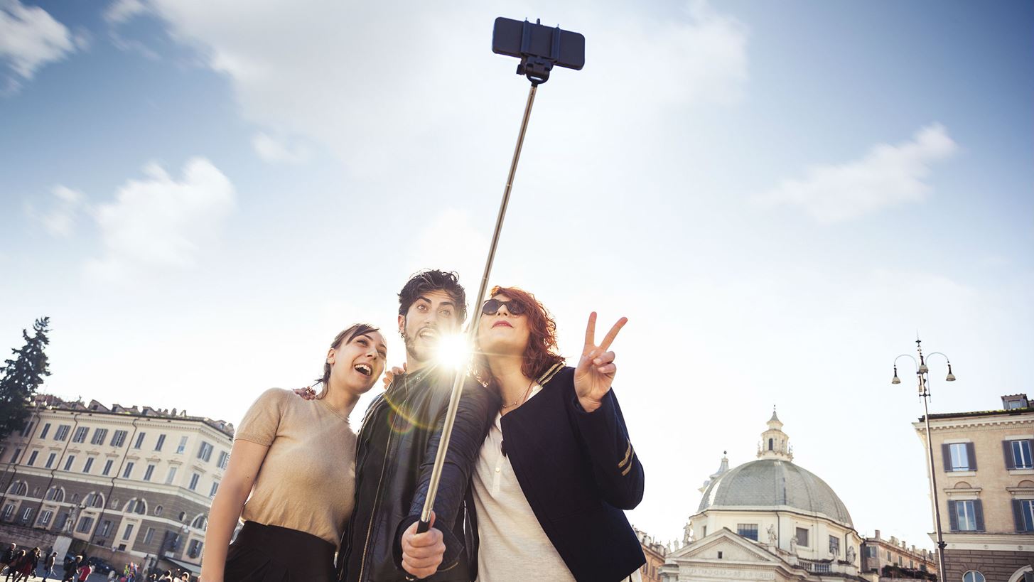 &#x3A3;&#x3C4;&#x3BF; &#x39C;&#x3B9;&#x3BB;&#x3AC;&#x3BD;&#x3BF; &#x3B3;&#x3B9;&#x3B1; &#x3BA;&#x3AC;&#x3C0;&#x3BF;&#x3B9;&#x3BF; &#x3BB;&#x3CC;&#x3B3;&#x3BF; &#x3B1;&#x3C0;&#x3B1;&#x3B3;&#x3CC;&#x3C1;&#x3B5;&#x3C5;&#x3C3;&#x3B1;&#x3BD; &#x3C4;&#x3B1; selfie sticks