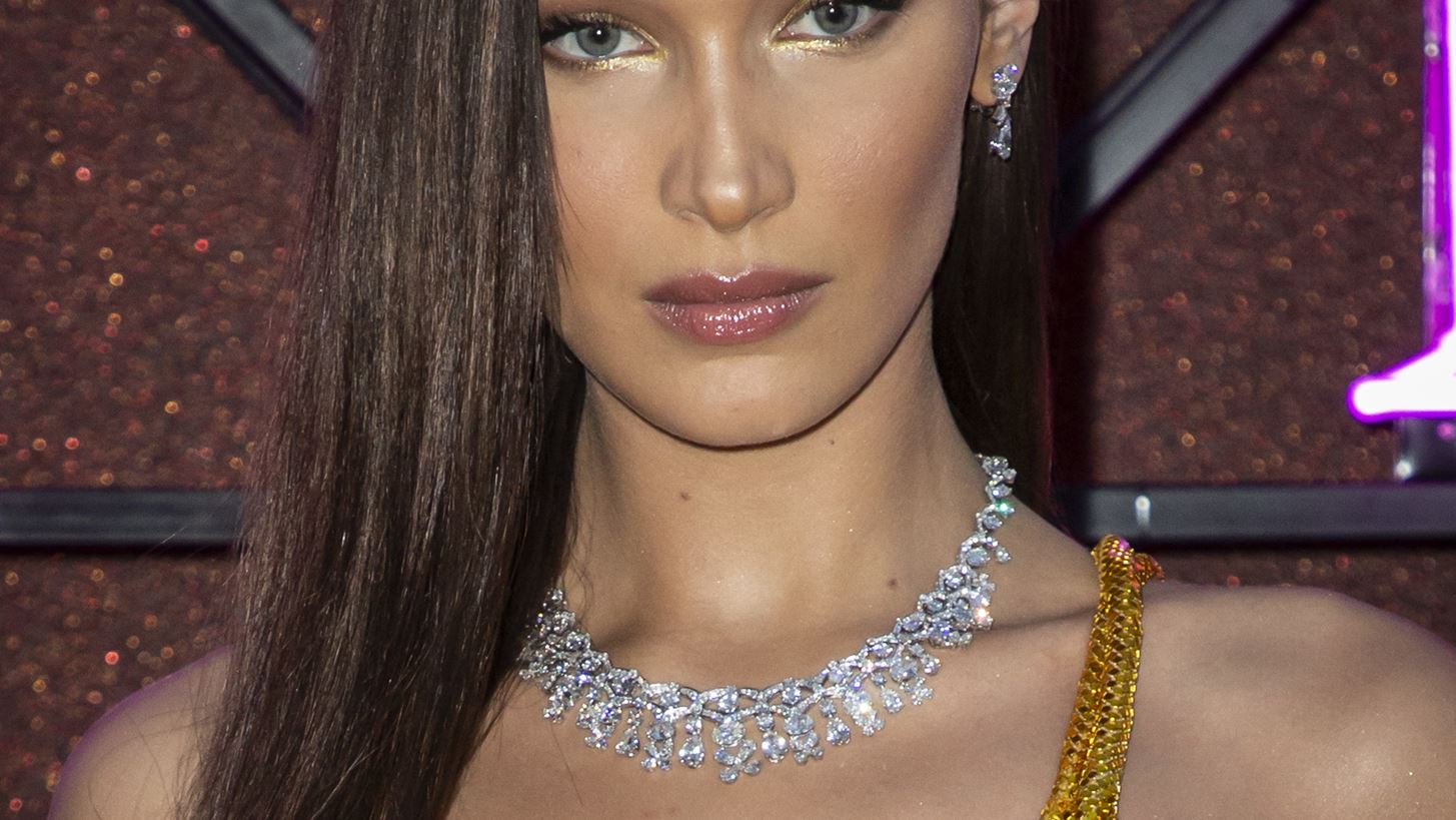 &#x3A4;&#x3BF; &#x3B5;&#x3BD;&#x3C4;&#x3C5;&#x3C0;&#x3C9;&#x3C3;&#x3B9;&#x3B1;&#x3BA;&#x3CC; look &#x3C4;&#x3B7;&#x3C2; Bella Hadid &#x3C3;&#x3C4;&#x3BF; &#x3B4;&#x3B5;&#x3AF;&#x3C0;&#x3BD;&#x3BF; &#x3C4;&#x3BF;&#x3C5; &#x3BF;&#x3AF;&#x3BA;&#x3BF;&#x3C5; Bulgari