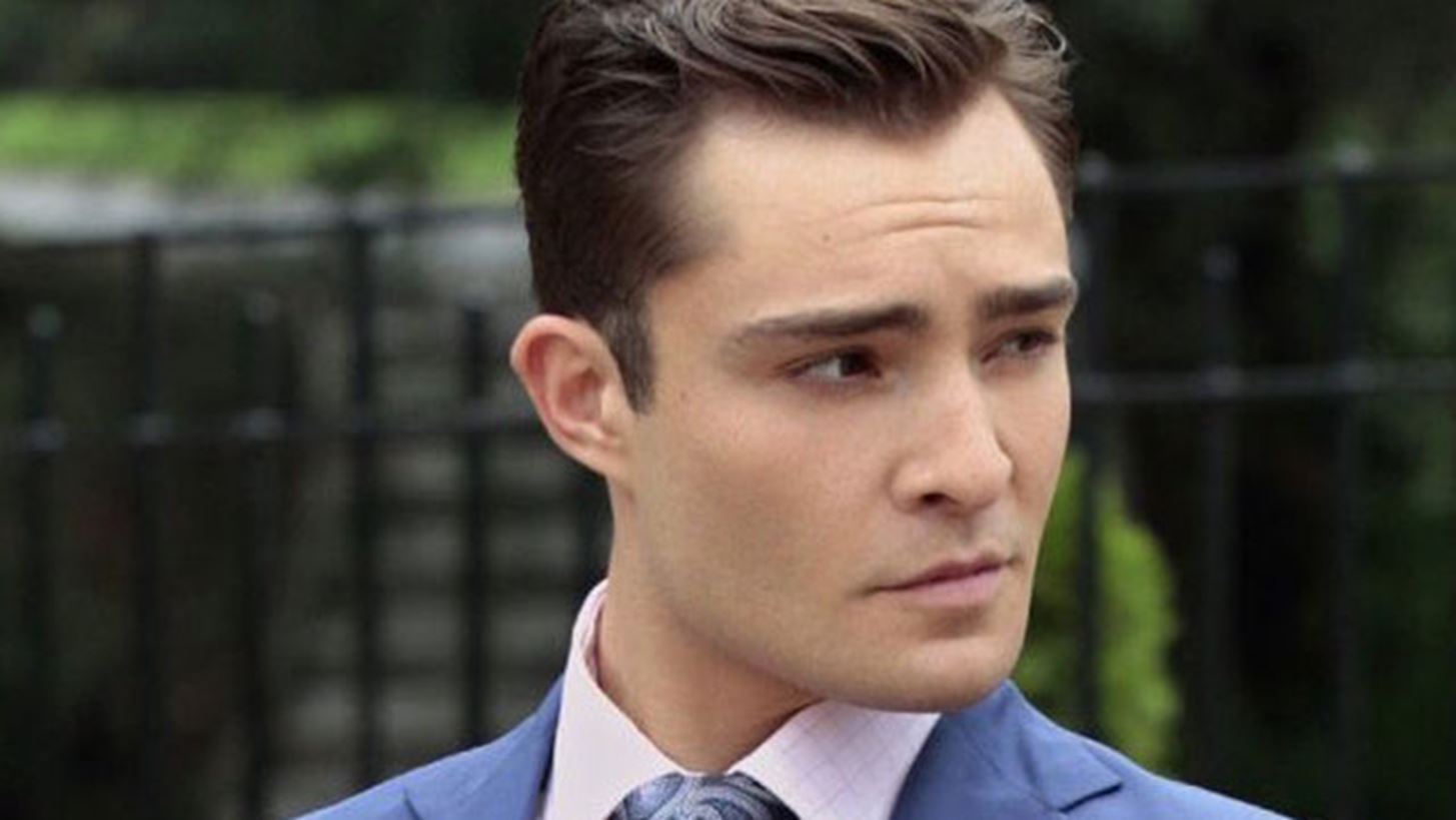 &#x39F; Chuck Bass &#x3B5;&#x3C0;&#x3B9;&#x3C3;&#x3C4;&#x3C1;&#x3AD;&#x3C6;&#x3B5;&#x3B9; &#x3C3;&#x3C4;&#x3BF; White Gold &#x3C4;&#x3BF;&#x3C5; Netflix