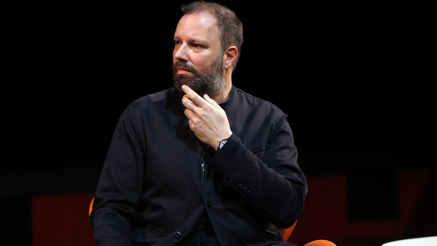 Yorgos Lanthimos: Photographs | &#x397; &#x3C0;&#x3C1;&#x3CE;&#x3C4;&#x3B7; &#x3AD;&#x3BA;&#x3B8;&#x3B5;&#x3C3;&#x3B7; &#x3C6;&#x3C9;&#x3C4;&#x3BF;&#x3B3;&#x3C1;&#x3B1;&#x3C6;&#x3AF;&#x3B1;&#x3C2; &#x3C4;&#x3BF;&#x3C5; &#x393;&#x3B9;&#x3CE;&#x3C1;&#x3B3;&#x3BF;&#x3C5; &#x39B;&#x3AC;&#x3BD;&#x3B8;&#x3B9;&#x3BC;&#x3BF;&#x3C5;