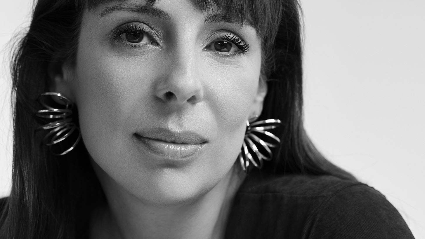 &#x397; &#x395;&#x3BB;&#x3BB;&#x3B7;&#x3BD;&#x3AF;&#x3B4;&#x3B1; &#x3C3;&#x3C7;&#x3B5;&#x3B4;&#x3B9;&#x3AC;&#x3C3;&#x3C4;&#x3C1;&#x3B9;&#x3B1; &#x3BA;&#x3BF;&#x3C3;&#x3BC;&#x3B7;&#x3BC;&#x3AC;&#x3C4;&#x3C9;&#x3BD; Theodora D. &#x3BA;&#x3AD;&#x3C1;&#x3B4;&#x3B9;&#x3C3;&#x3B5; &#x3C4;&#x3BF;&#x3BD; &#x3C4;&#x3AF;&#x3C4;&#x3BB;&#x3BF; &quot;Designer of the Year&quot; &#x3C3;&#x3C4;&#x3B7;&#x3BD; &#x3AD;&#x3BA;&#x3B8;&#x3B5;&#x3C3;&#x3B7; Inhorgenta