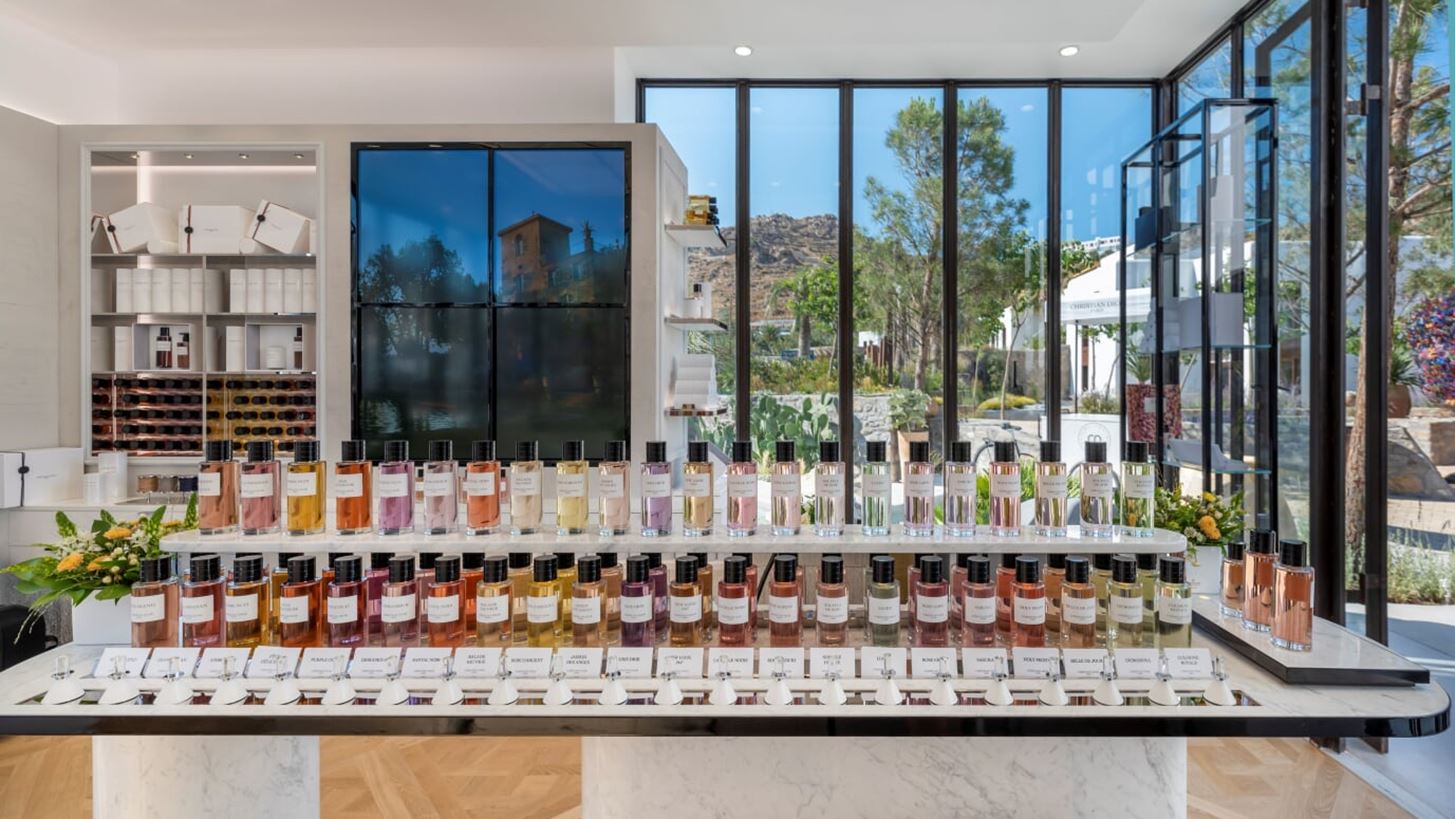 &#x3A4;&#x3BF; &#x3C0;&#x3C1;&#x3CE;&#x3C4;&#x3BF; pop up store &quot;Maison Christian Dior&quot; &#x3AC;&#x3BD;&#x3BF;&#x3B9;&#x3BE;&#x3B5; &#x3C3;&#x3C4;&#x3B7; &#x39C;&#x3CD;&#x3BA;&#x3BF;&#x3BD;&#x3BF;